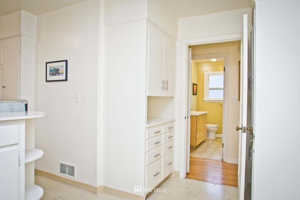 910 Rucker Avenue Everett, WA 98201 - Photo 8 of 13