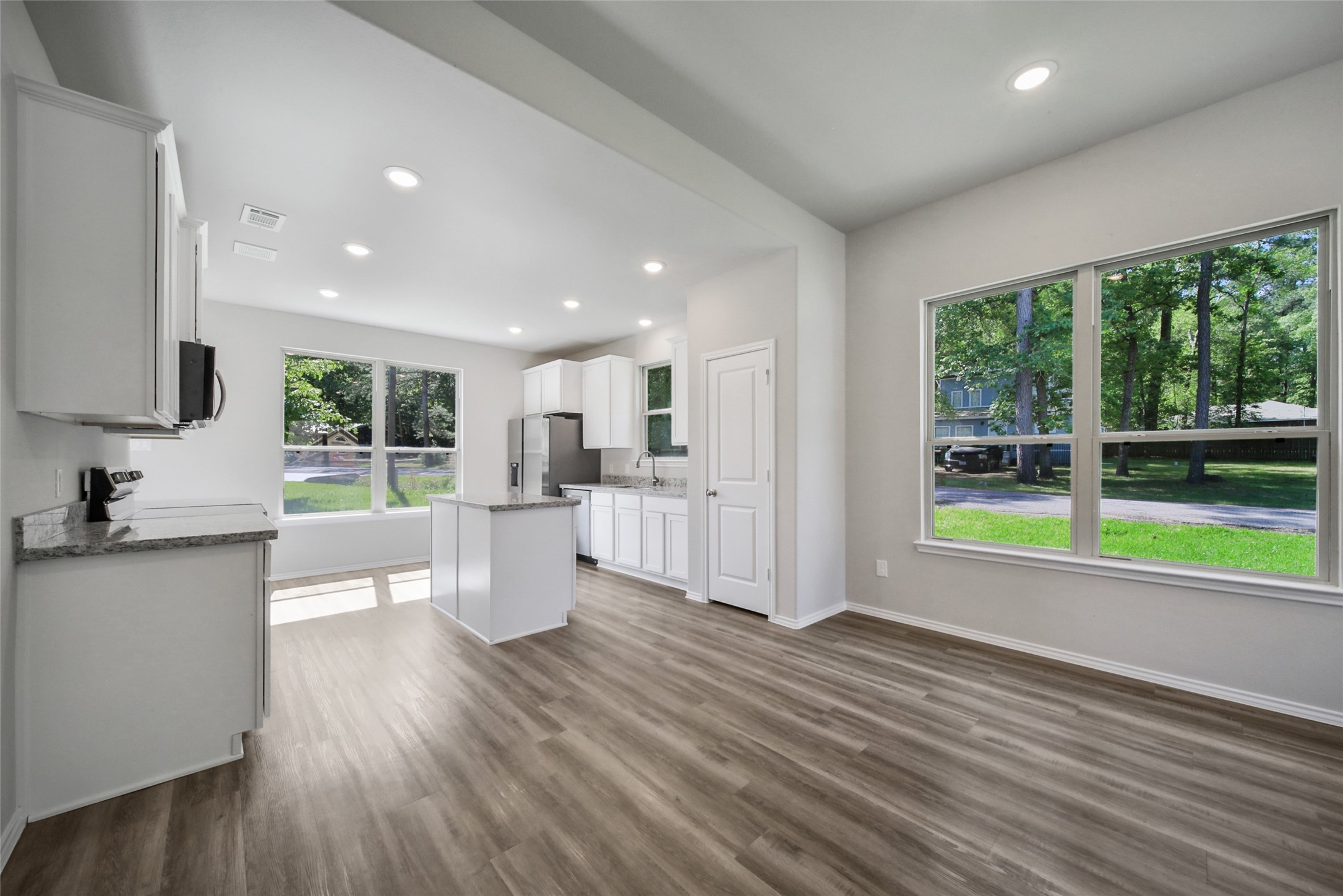 1111 Yellowstone River Road Conroe, TX 77316 - Photo 7 of 23 Gallery Image 7