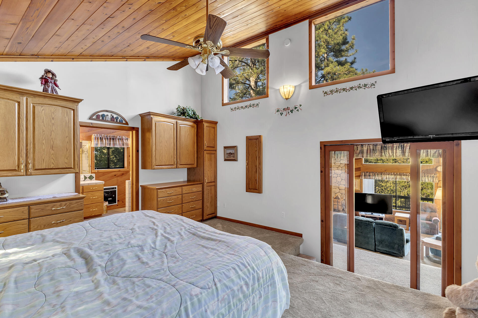 53071 Middleridge Drive Idyllwild, CA 92549 - Photo 25 of 50 a bedroom with a bed a dresser and flat screen tv