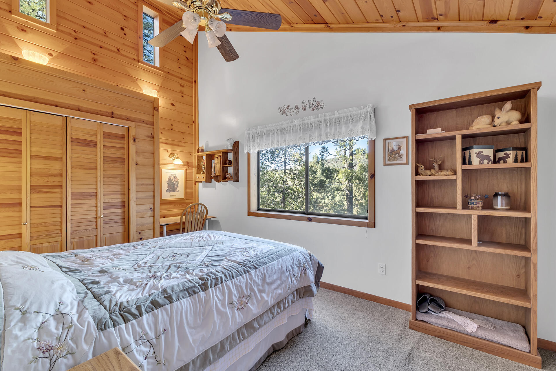 53071 Middleridge Drive Idyllwild, CA 92549 - Photo 33 of 50 a bedroom with a bed and a window