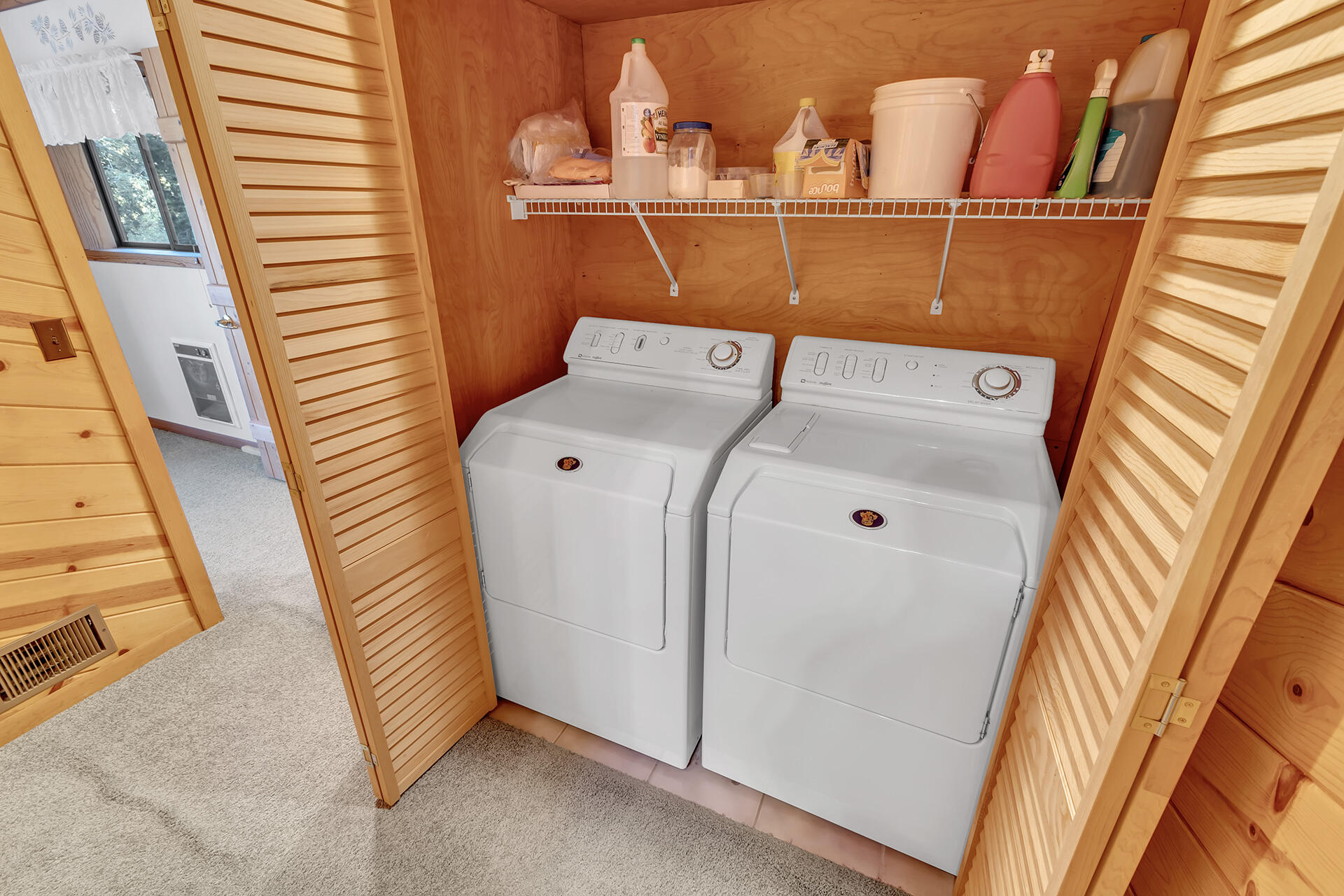 53071 Middleridge Drive Idyllwild, CA 92549 - Photo 37 of 50 a utility room with dryer and washer