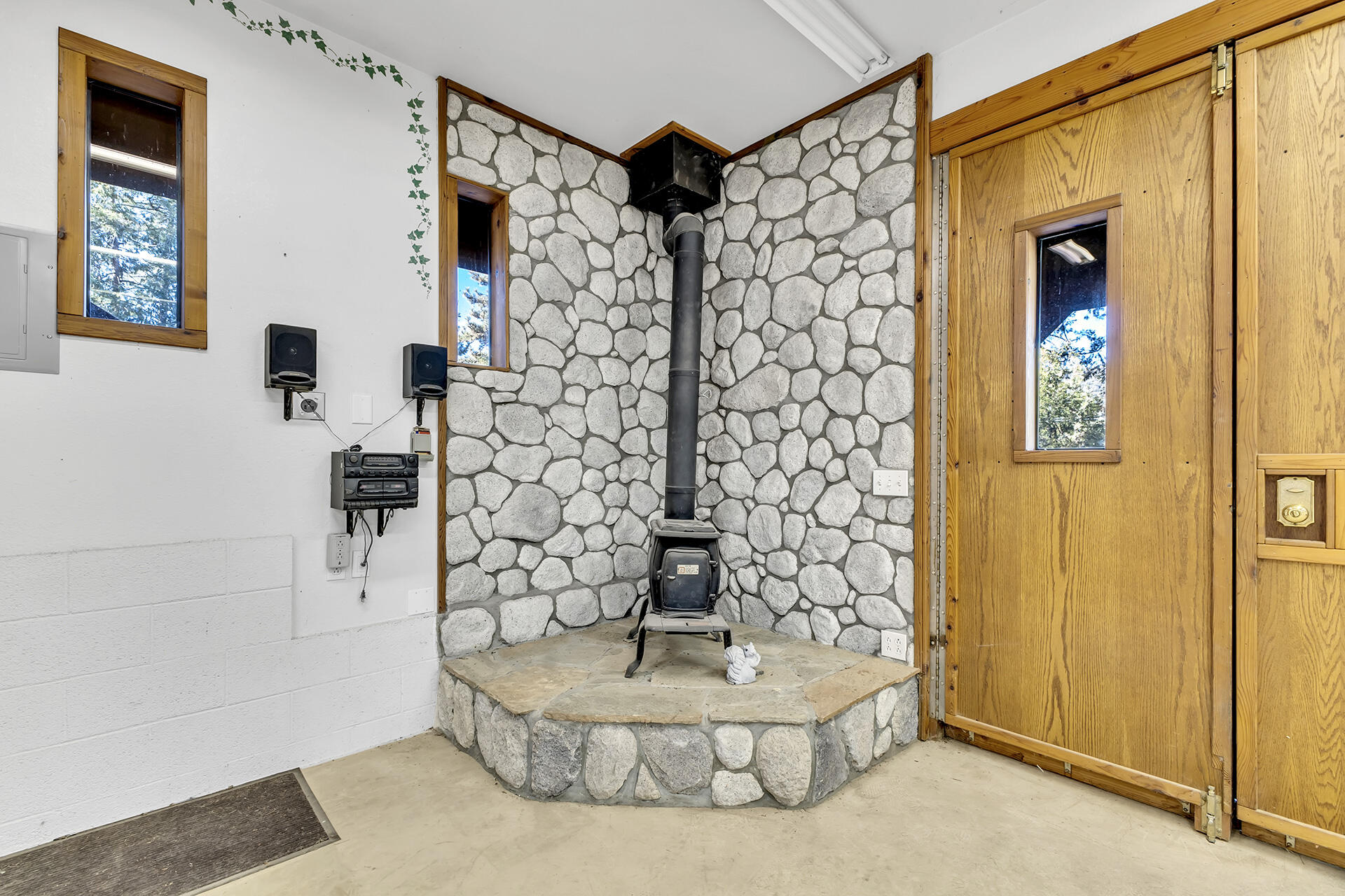 53071 Middleridge Drive Idyllwild, CA 92549 - Photo 41 of 50 a bathroom with a shower