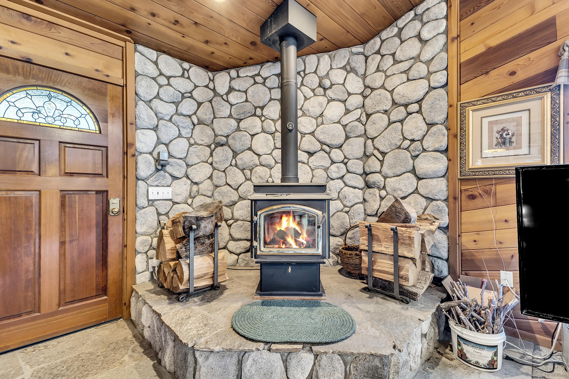 53071 Middleridge Drive Idyllwild, CA 92549 - Photo 10 of 50 a living room with furniture and a fireplace
