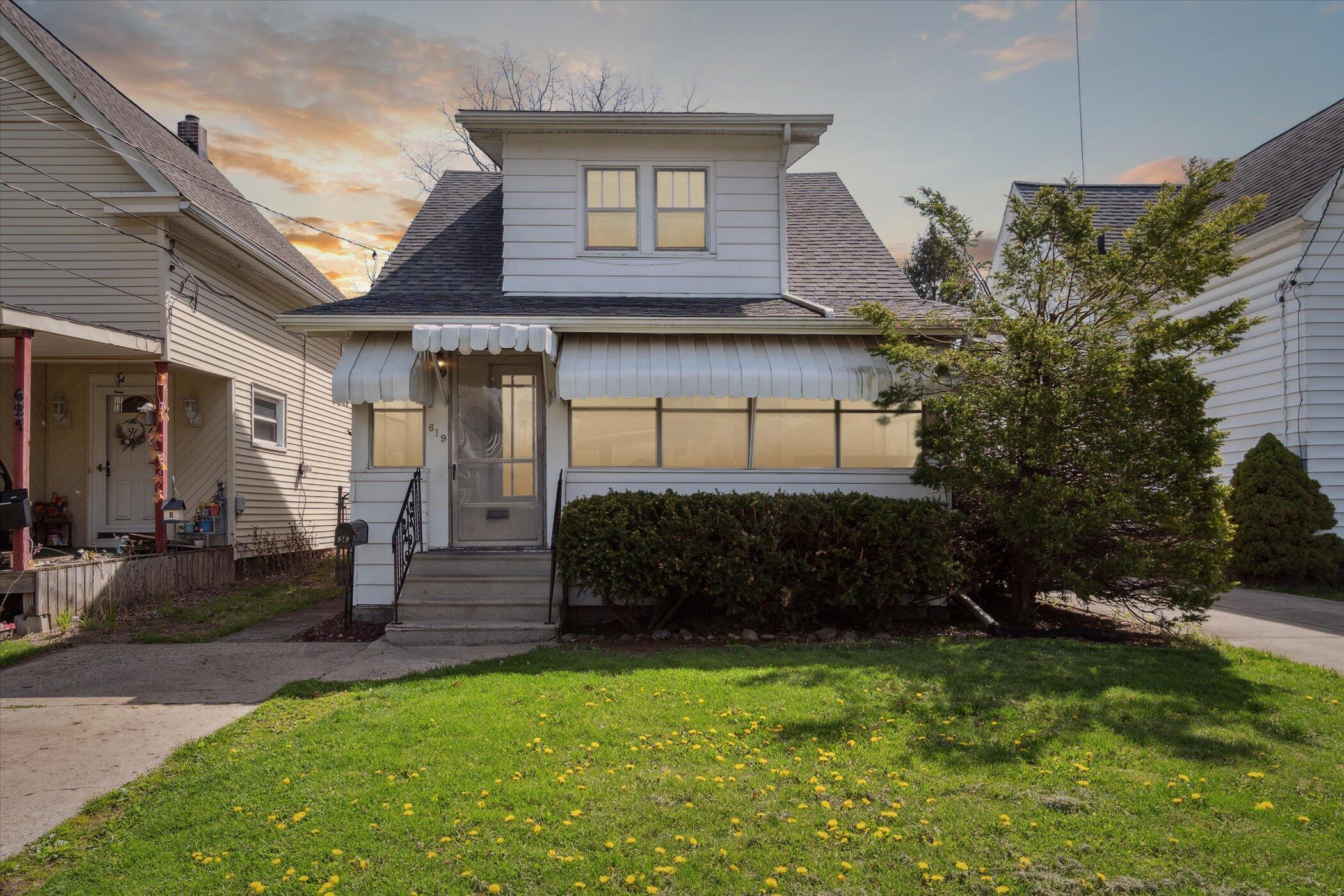 01-619-N-State-St-Jackson-MI-49202-Windo