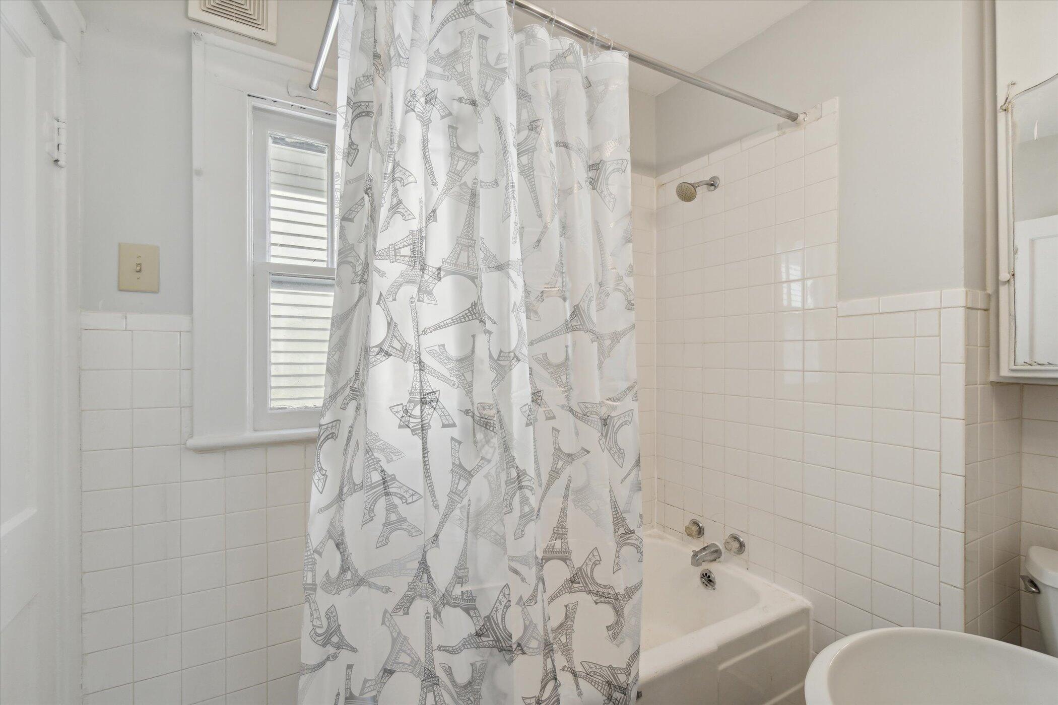 619 North State Street Jackson, MI 49202 - Photo 26 of 49 26-619-N-State-St-Jackson-MI-49202-Windo