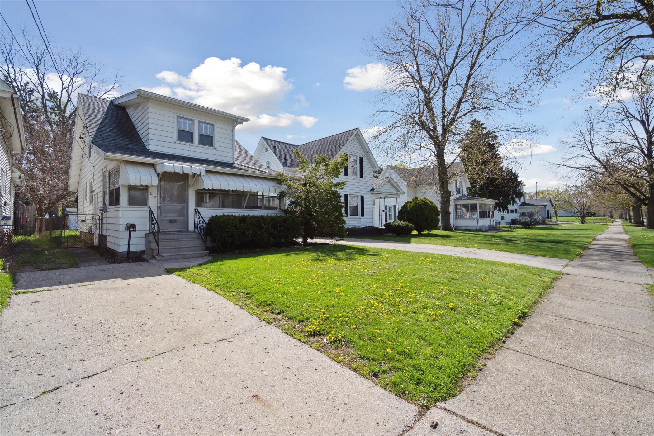 619 North State Street Jackson, MI 49202 - Photo 3 of 49 03-619-N-State-St-Jackson-MI-49202-Windo