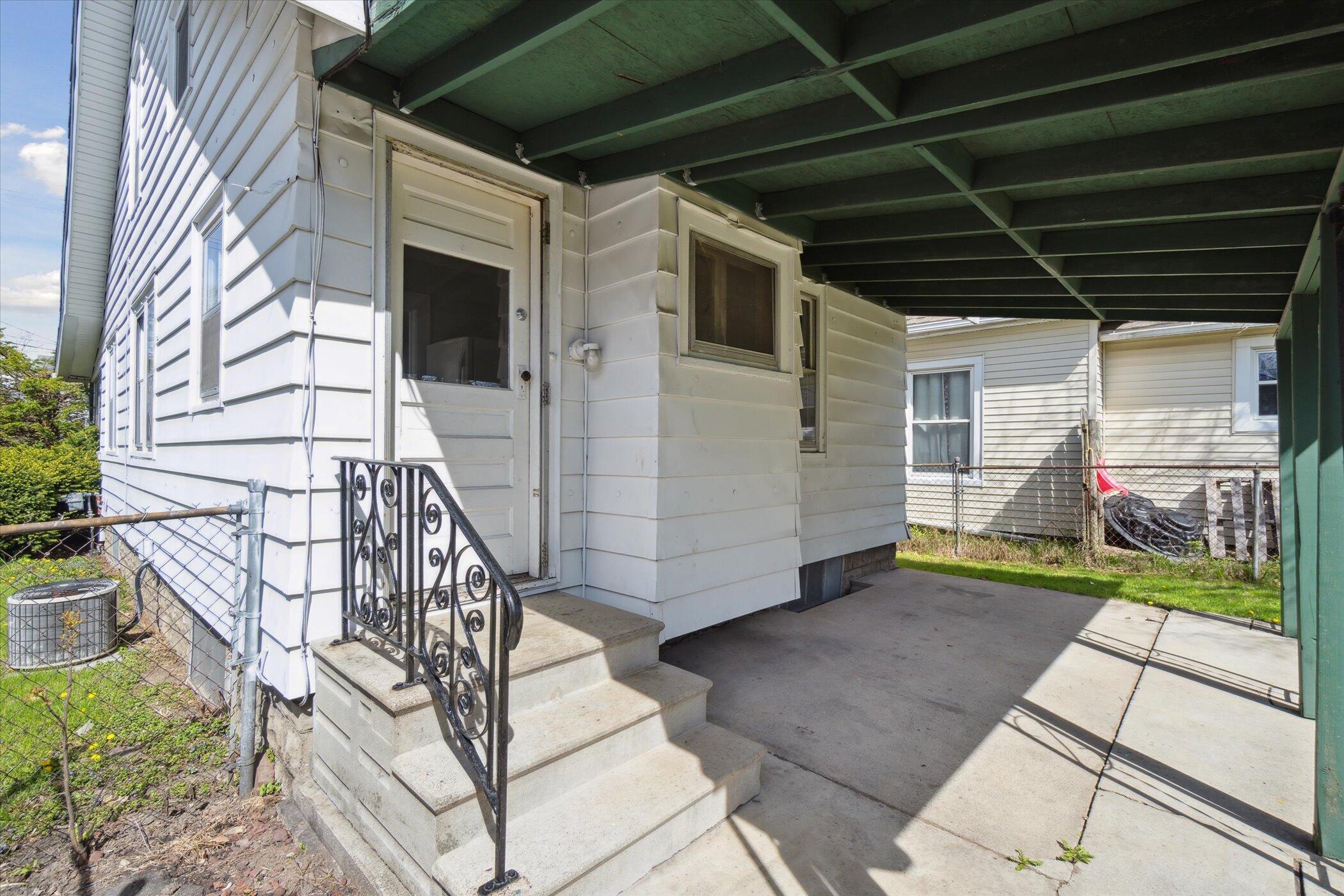 619 North State Street Jackson, MI 49202 - Photo 42 of 49 42-619-N-State-St-Jackson-MI-49202-Windo