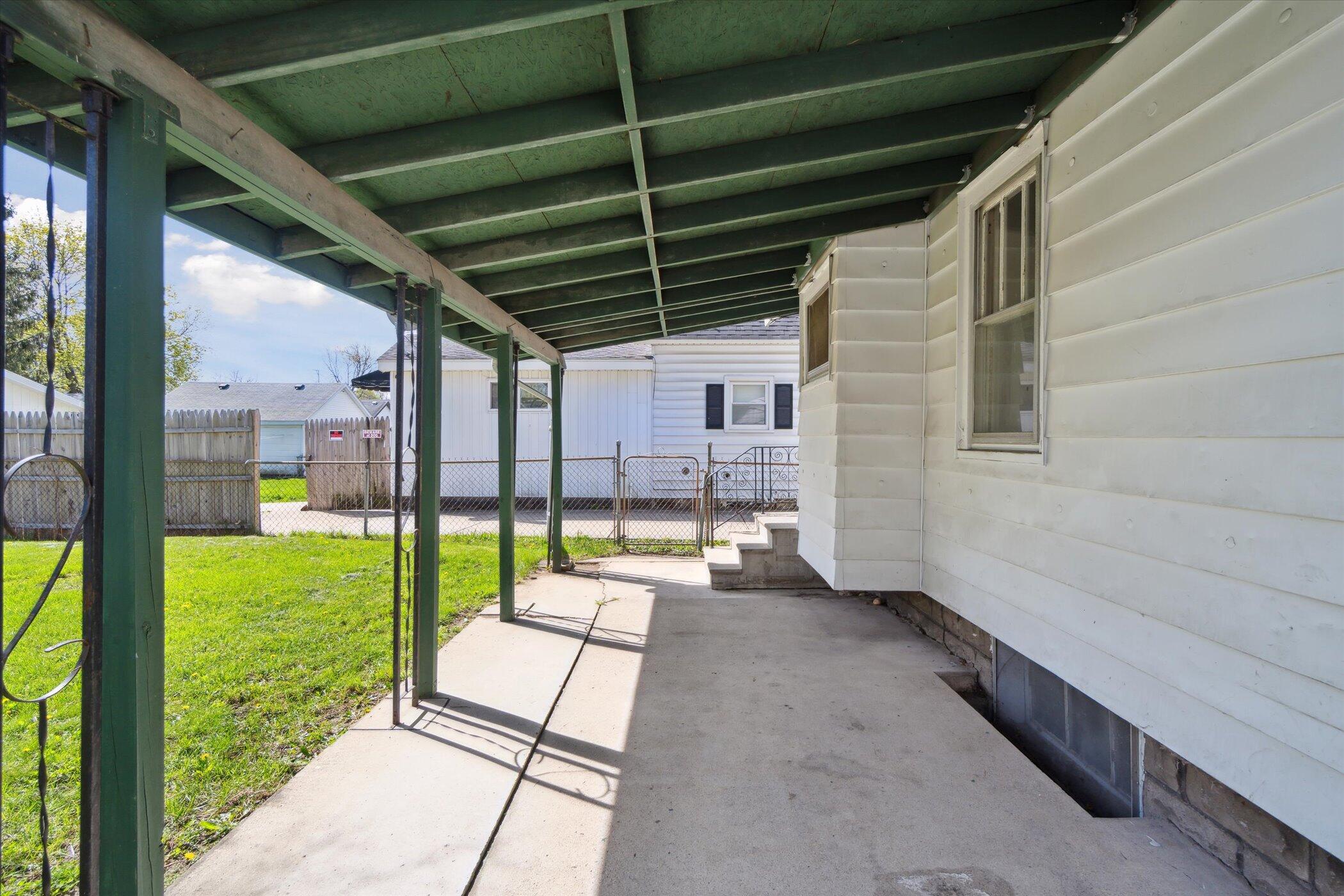 619 North State Street Jackson, MI 49202 - Photo 43 of 49 43-619-N-State-St-Jackson-MI-49202-Windo