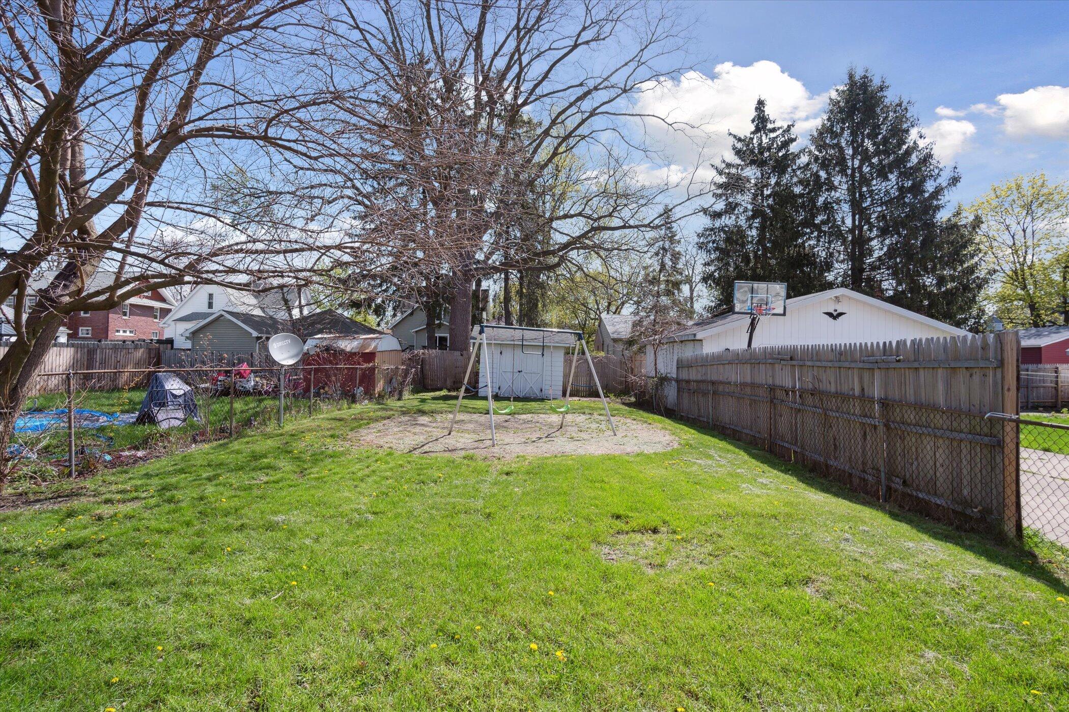 619 North State Street Jackson, MI 49202 - Photo 48 of 49 48-619-N-State-St-Jackson-MI-49202-Windo