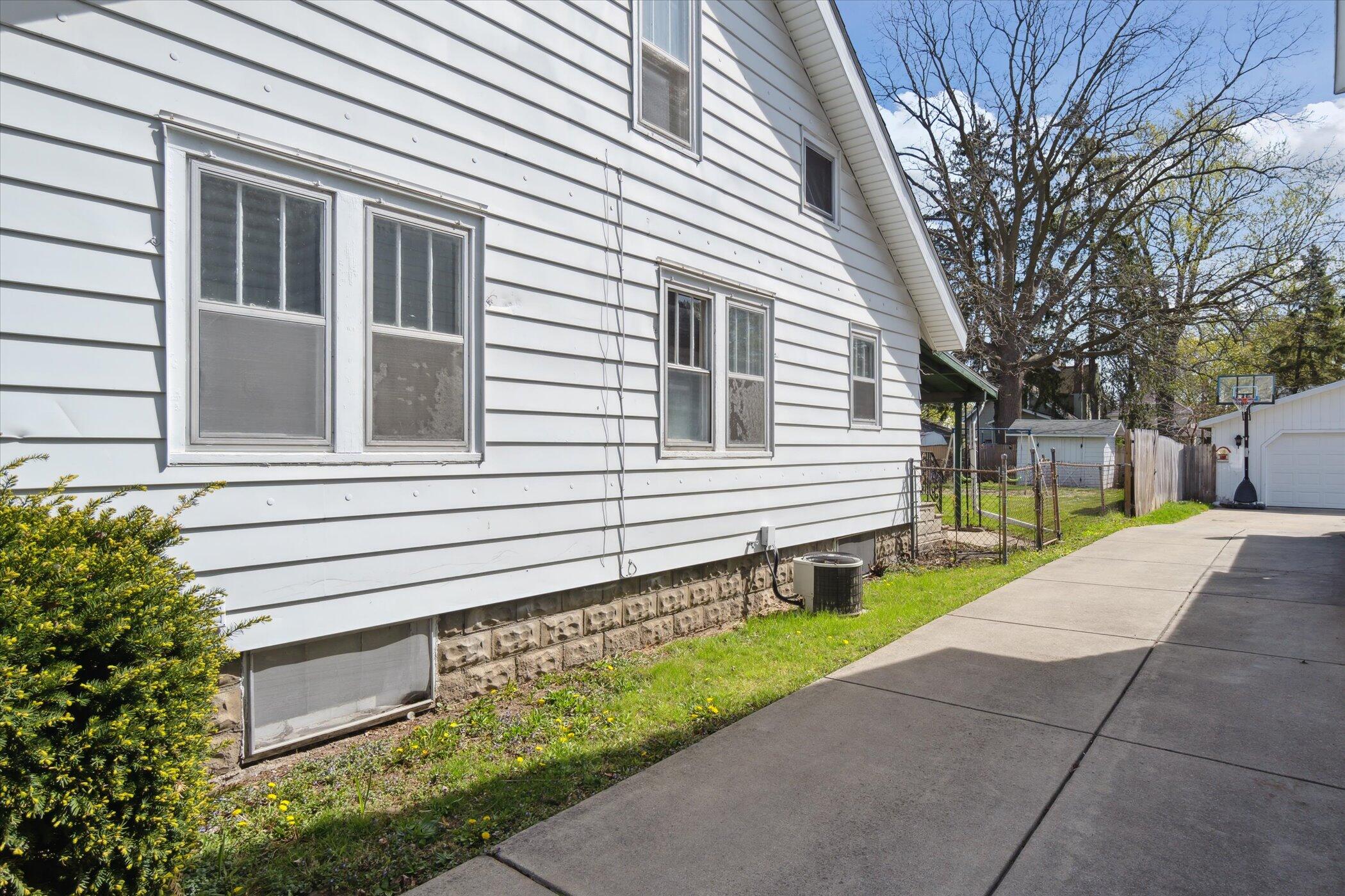 619 North State Street Jackson, MI 49202 - Photo 49 of 49 49-619-N-State-St-Jackson-MI-49202-Windo