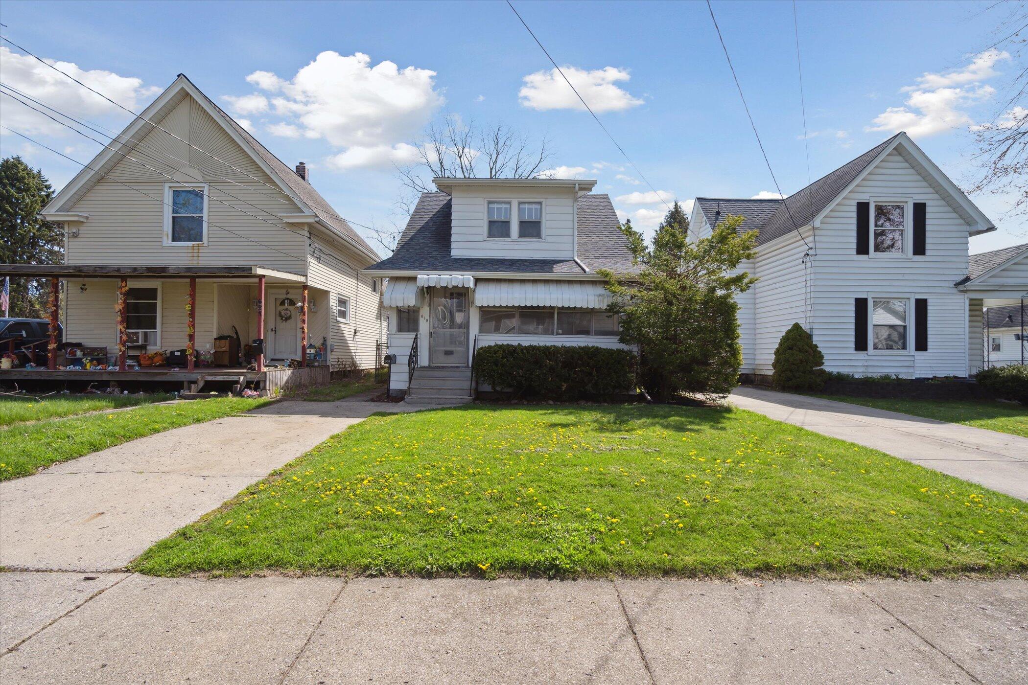 619 North State Street Jackson, MI 49202 - Photo 5 of 49 05-619-N-State-St-Jackson-MI-49202-Windo