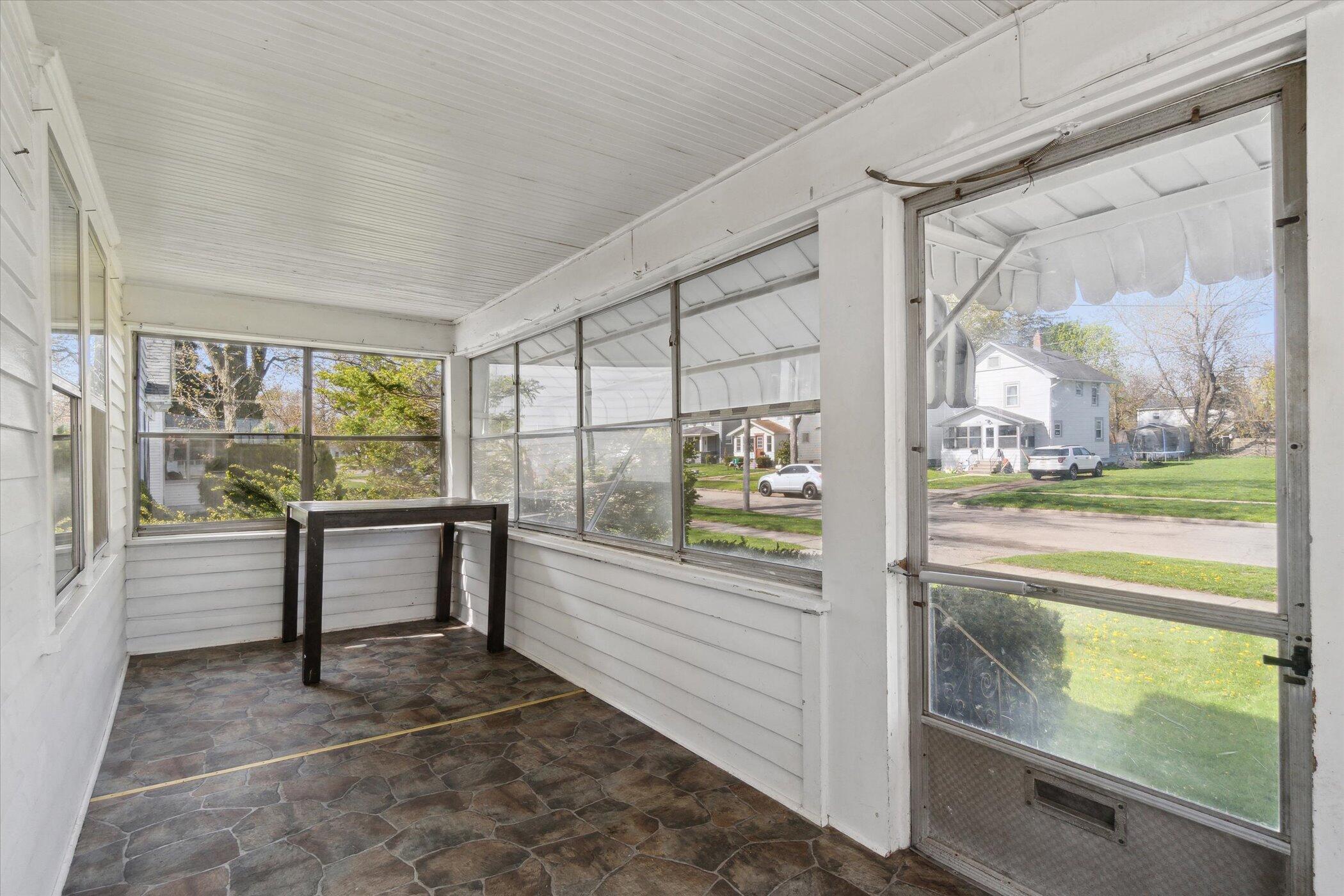 619 North State Street Jackson, MI 49202 - Photo 6 of 49 06-619-N-State-St-Jackson-MI-49202-Windo