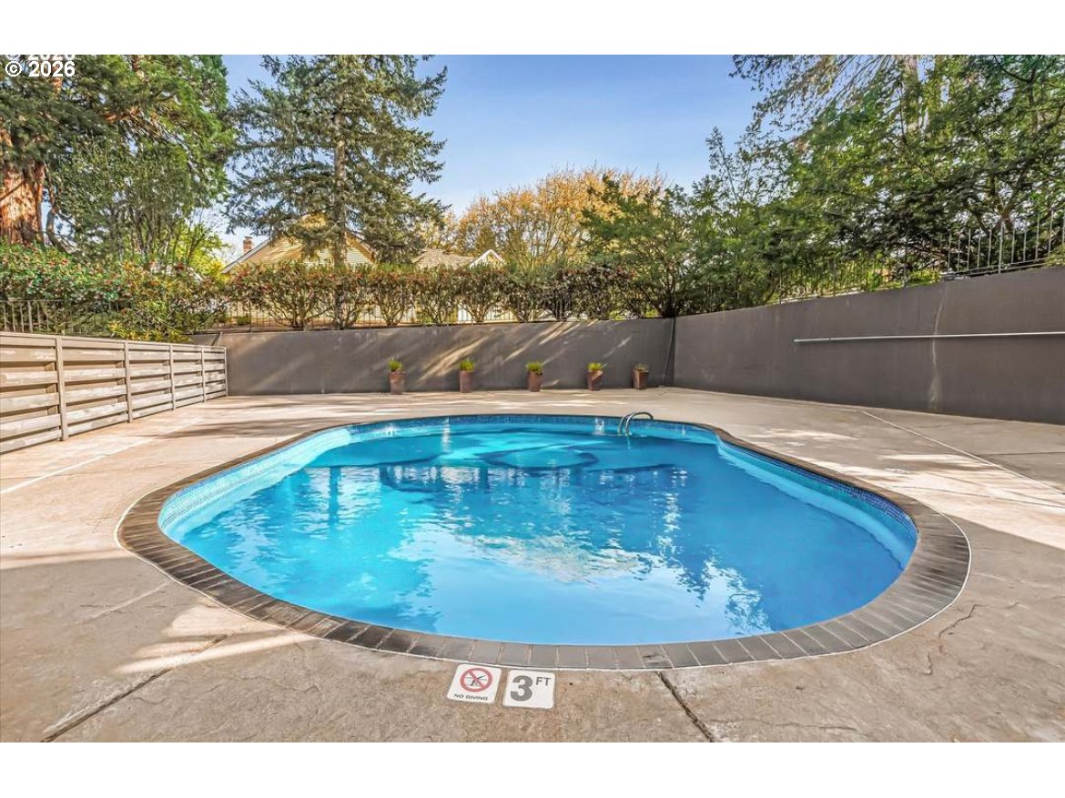 200 Southwest Burnham Road, Unit 402 Lake Oswego, OR 97034 - Photo 25 of 33