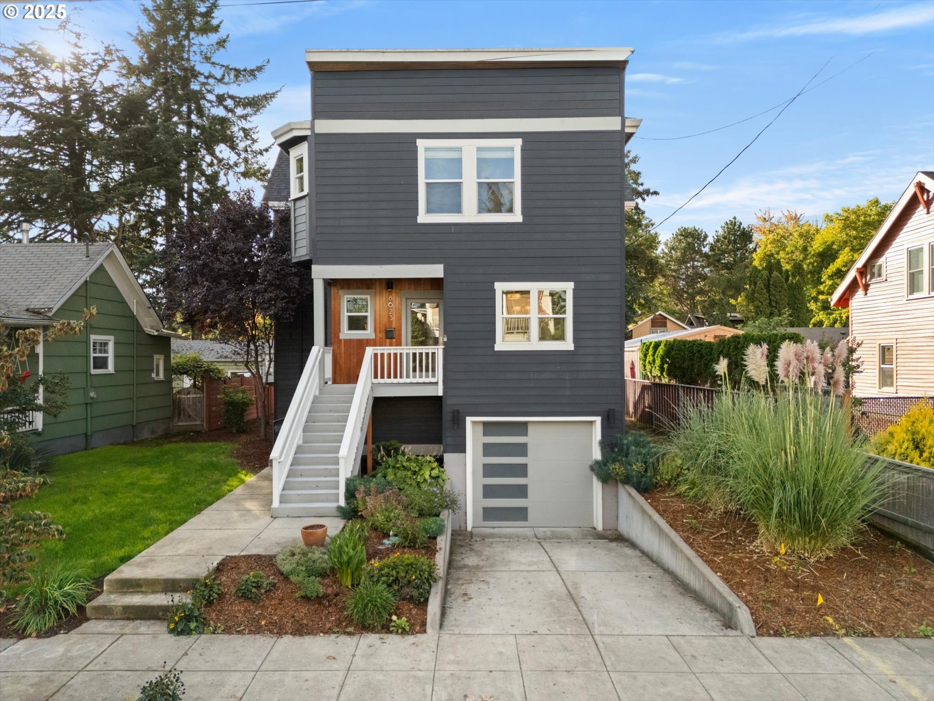8623 Southeast 11th Avenue Portland, OR 97202 - Photo 7 of 46 a front view of a house with garden