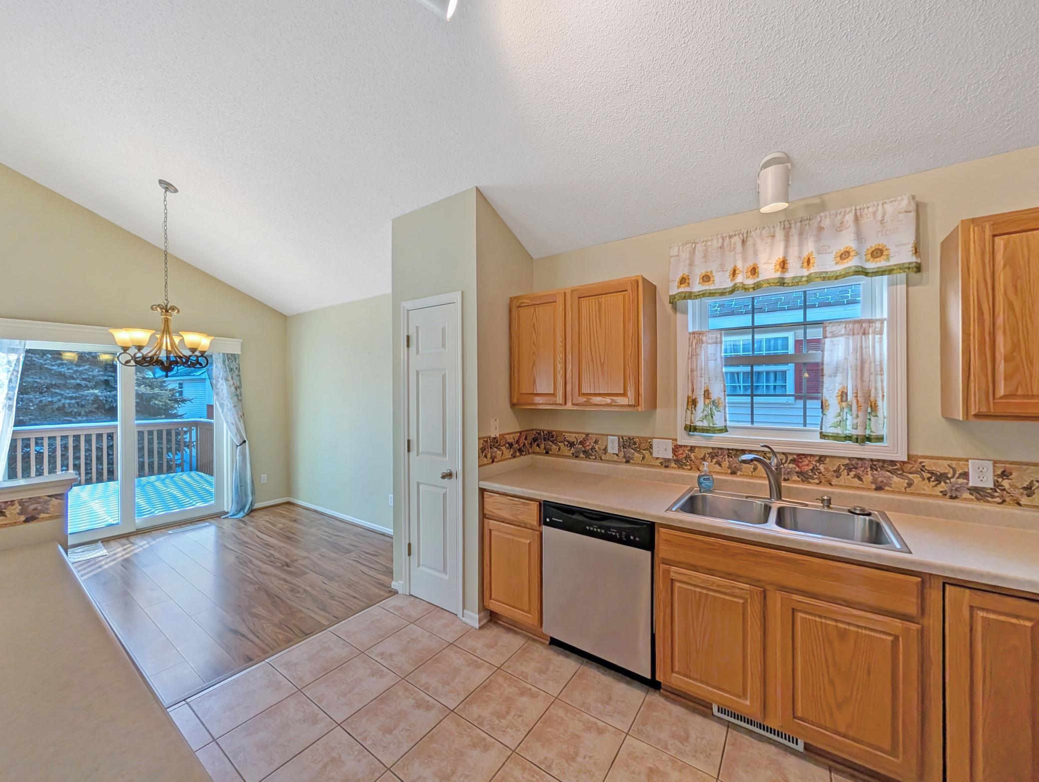 7472 Hampton Lane Shakopee, MN 55379 - Photo 13 of 33