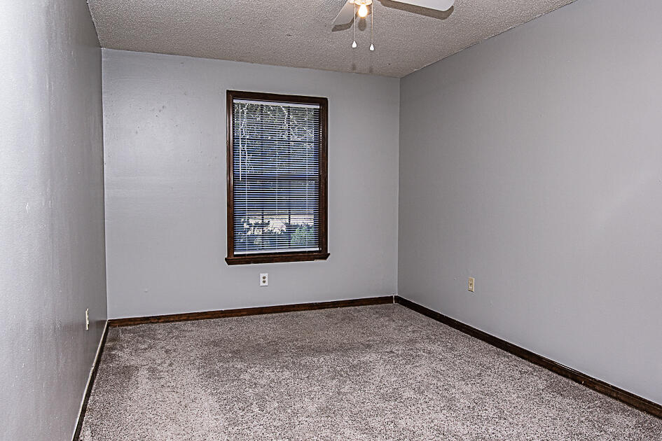 116 Walker Circle West Crestview, FL 32539 - Photo 17 of 20 an empty room with a window