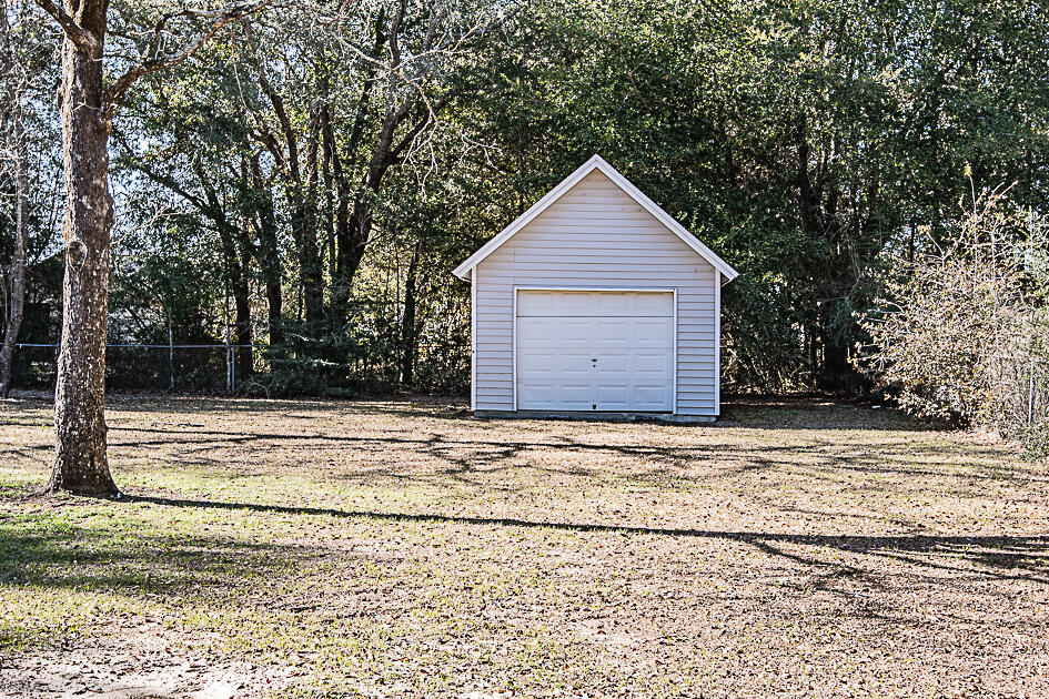 116 Walker Circle West Crestview, FL 32539 - Photo 19 of 20 a view of a terrace space with wooden fence
