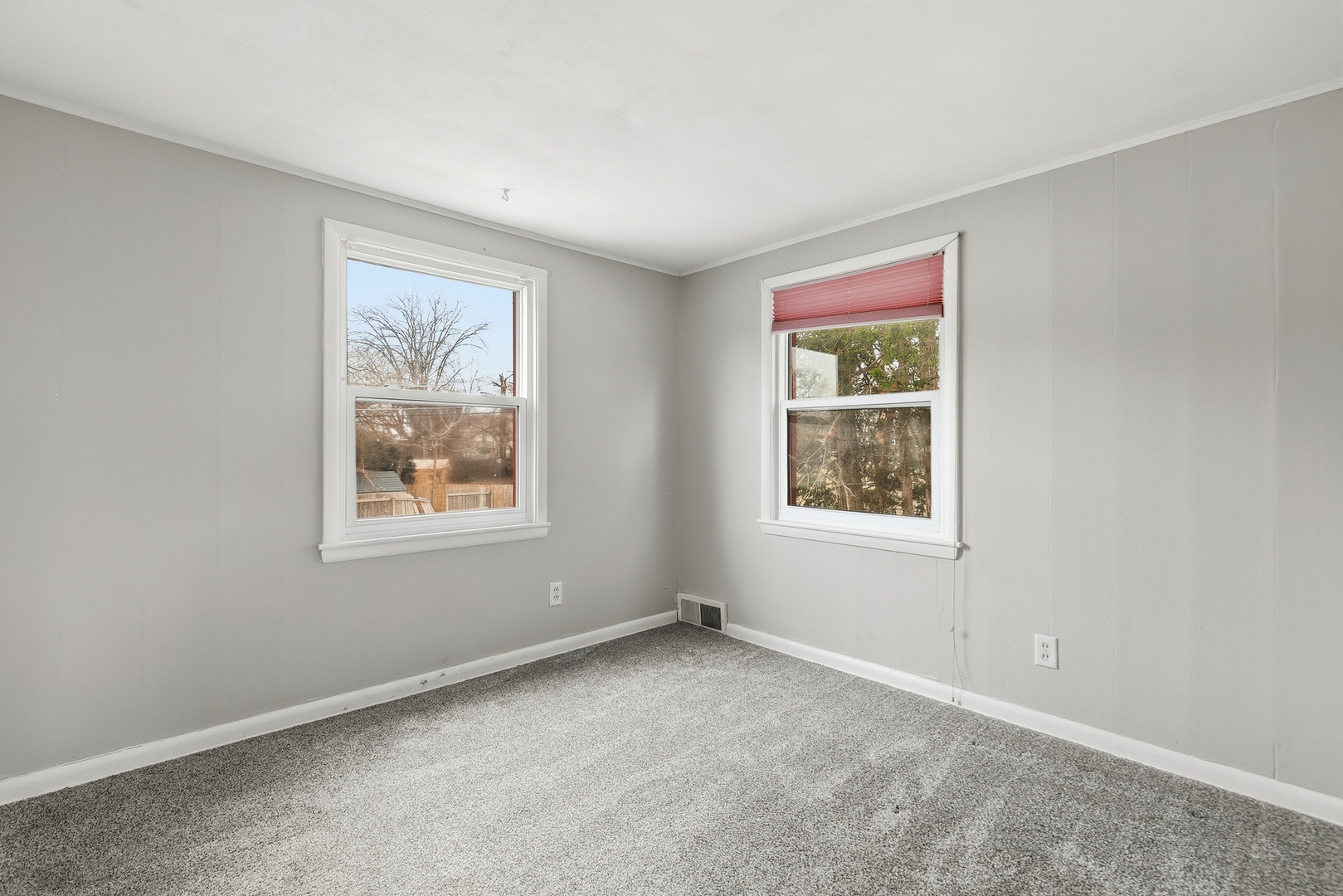 3237 12th Street Rock Island, IL 61201 - Photo 19 of 36 an empty room with windows