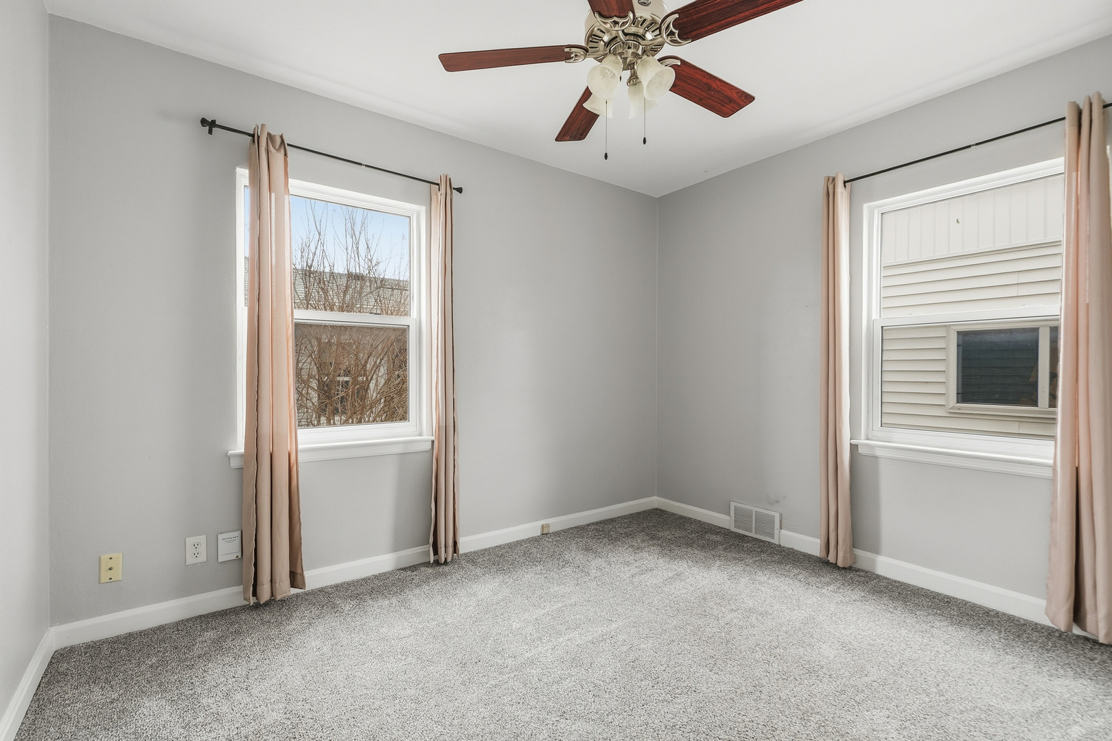 3237 12th Street Rock Island, IL 61201 - Photo 27 of 36 an empty room with windows and closet