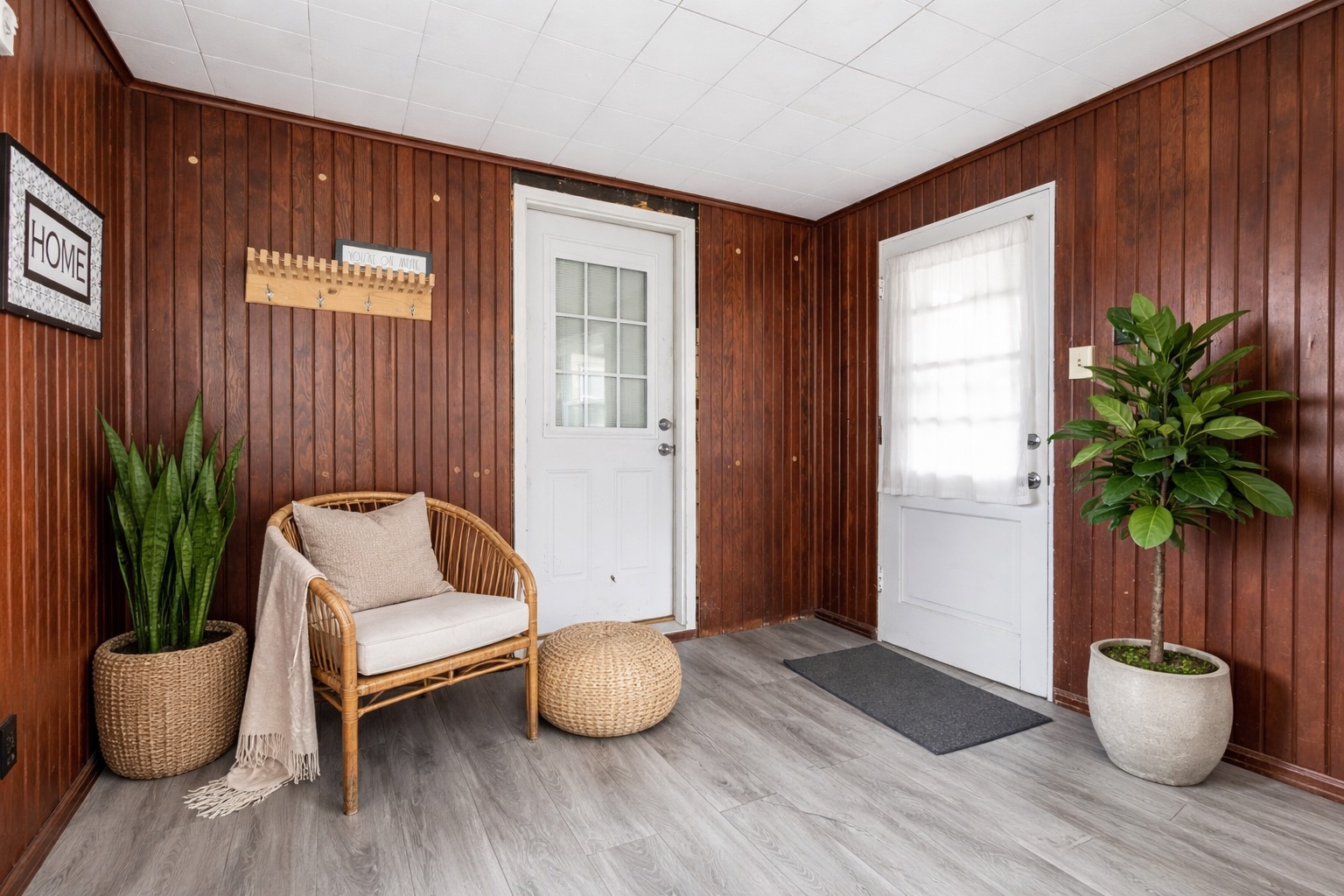 3237 12th Street Rock Island, IL 61201 - Photo 32 of 36 a living room with furniture and a potted plant