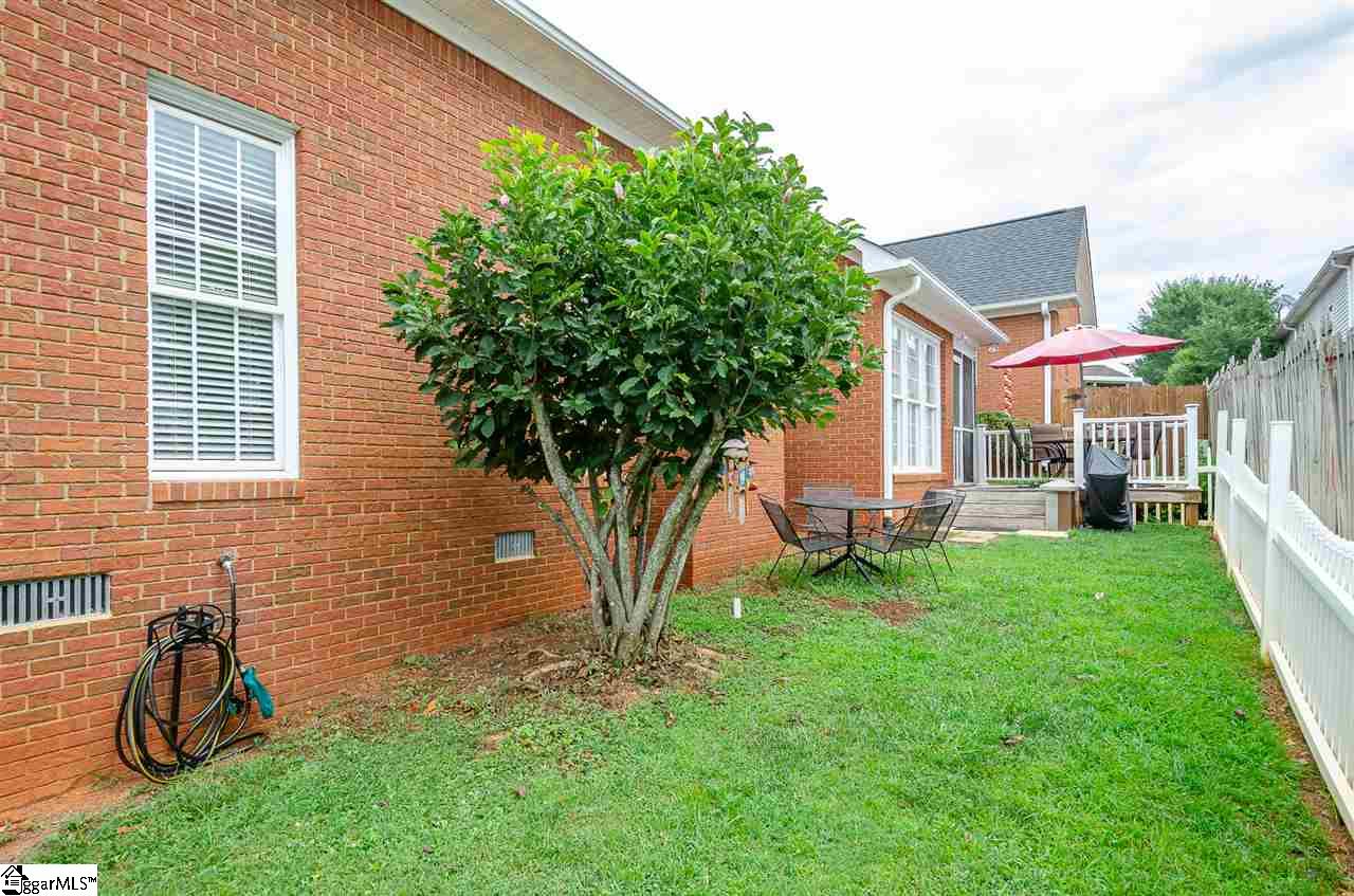 8 Foxfield Way Greer, SC 29651 - Photo 4 of 27