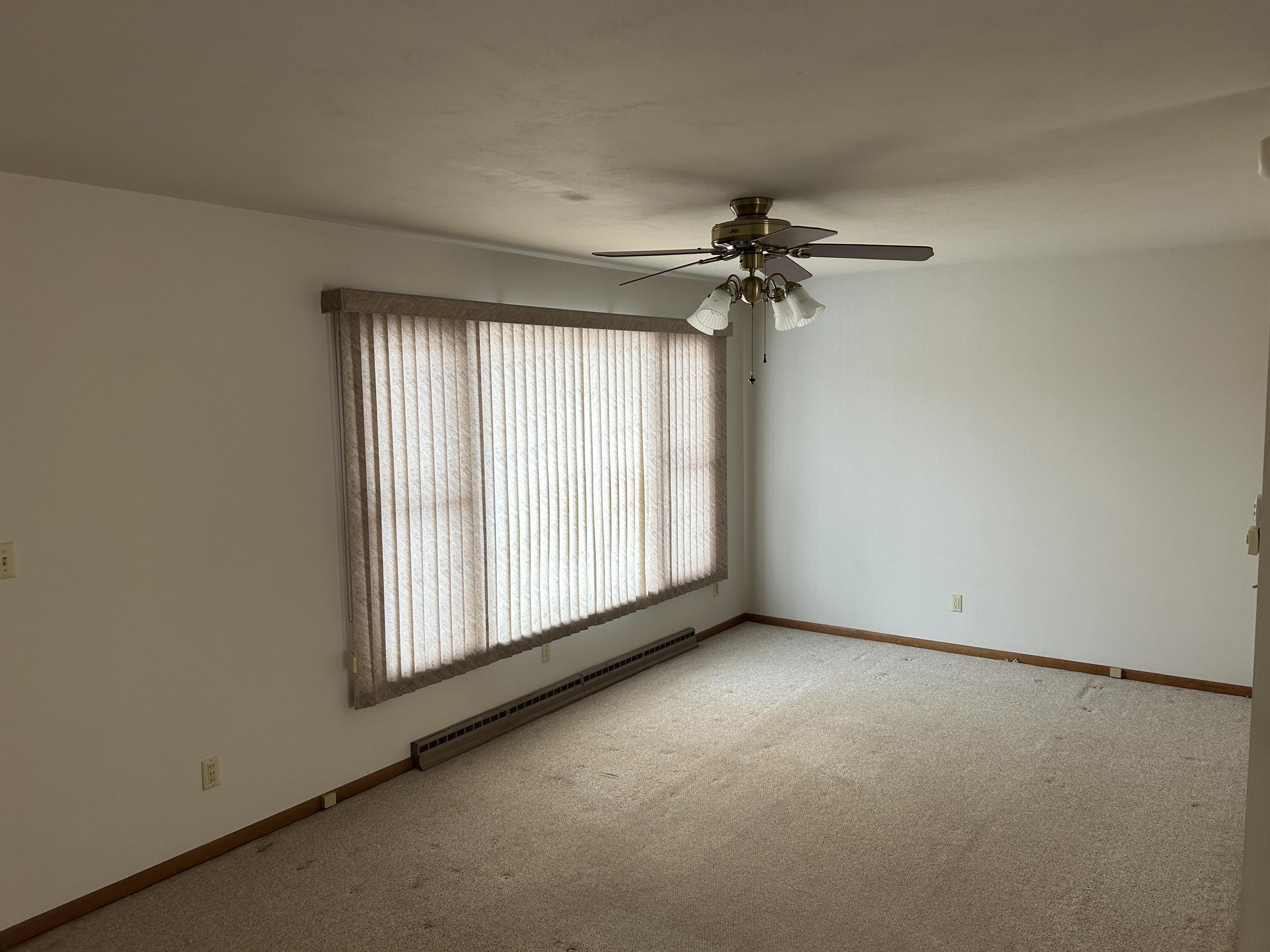 2129 Sunset Drive Freeport, IL 61032 - Photo 2 of 17