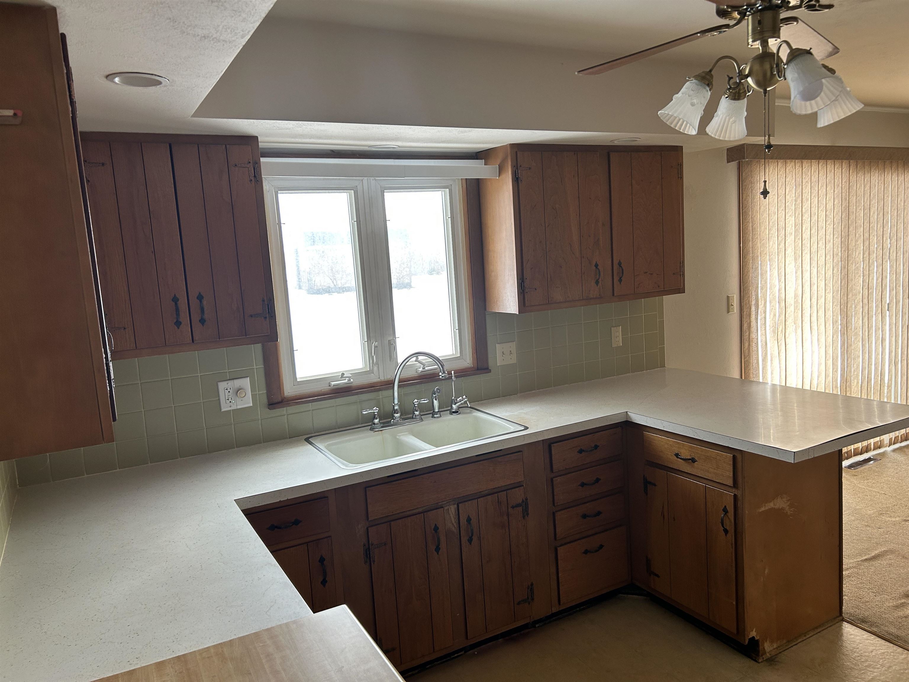 2129 Sunset Drive Freeport, IL 61032 - Photo 7 of 17