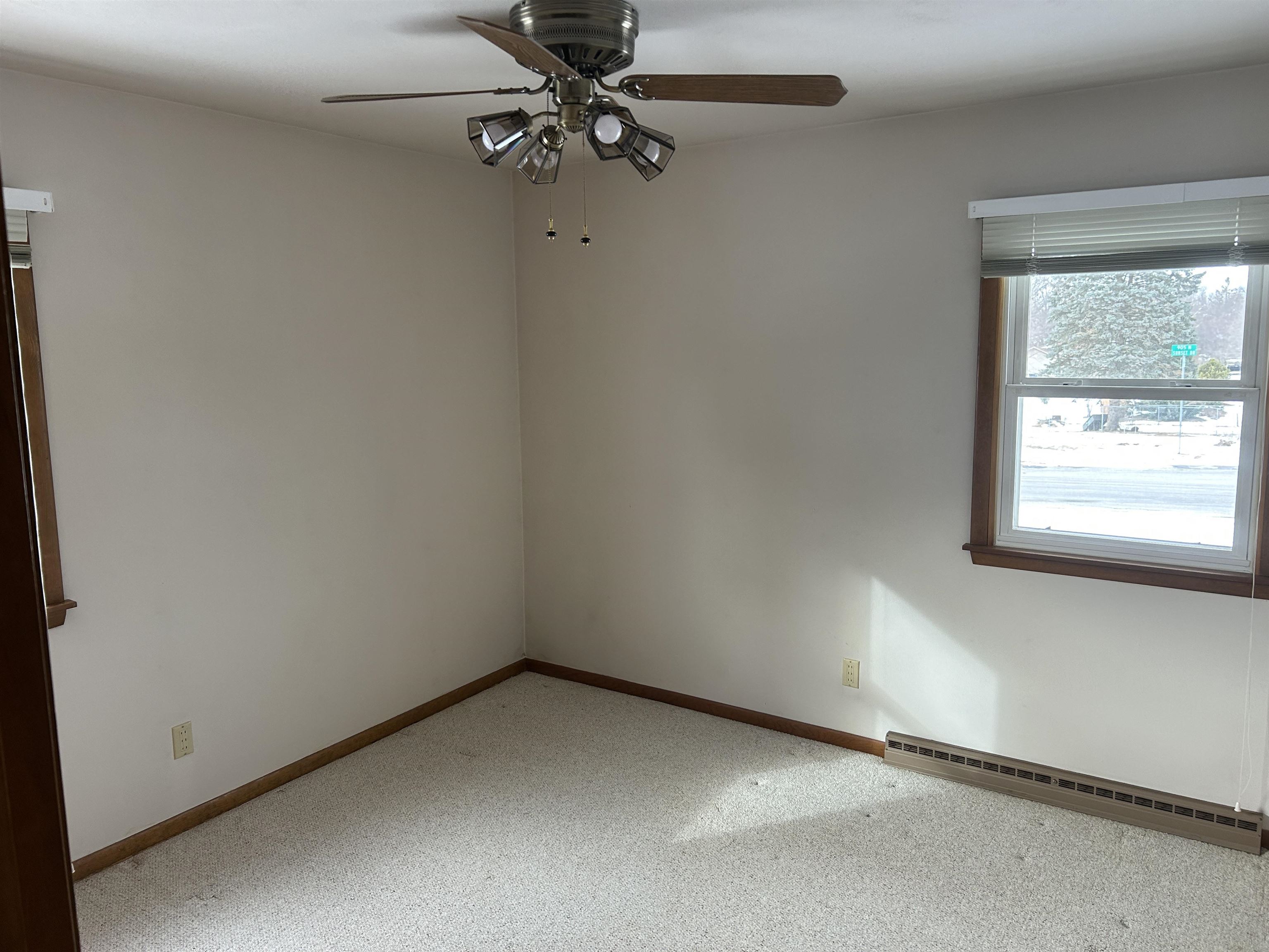 2129 Sunset Drive Freeport, IL 61032 - Photo 9 of 17