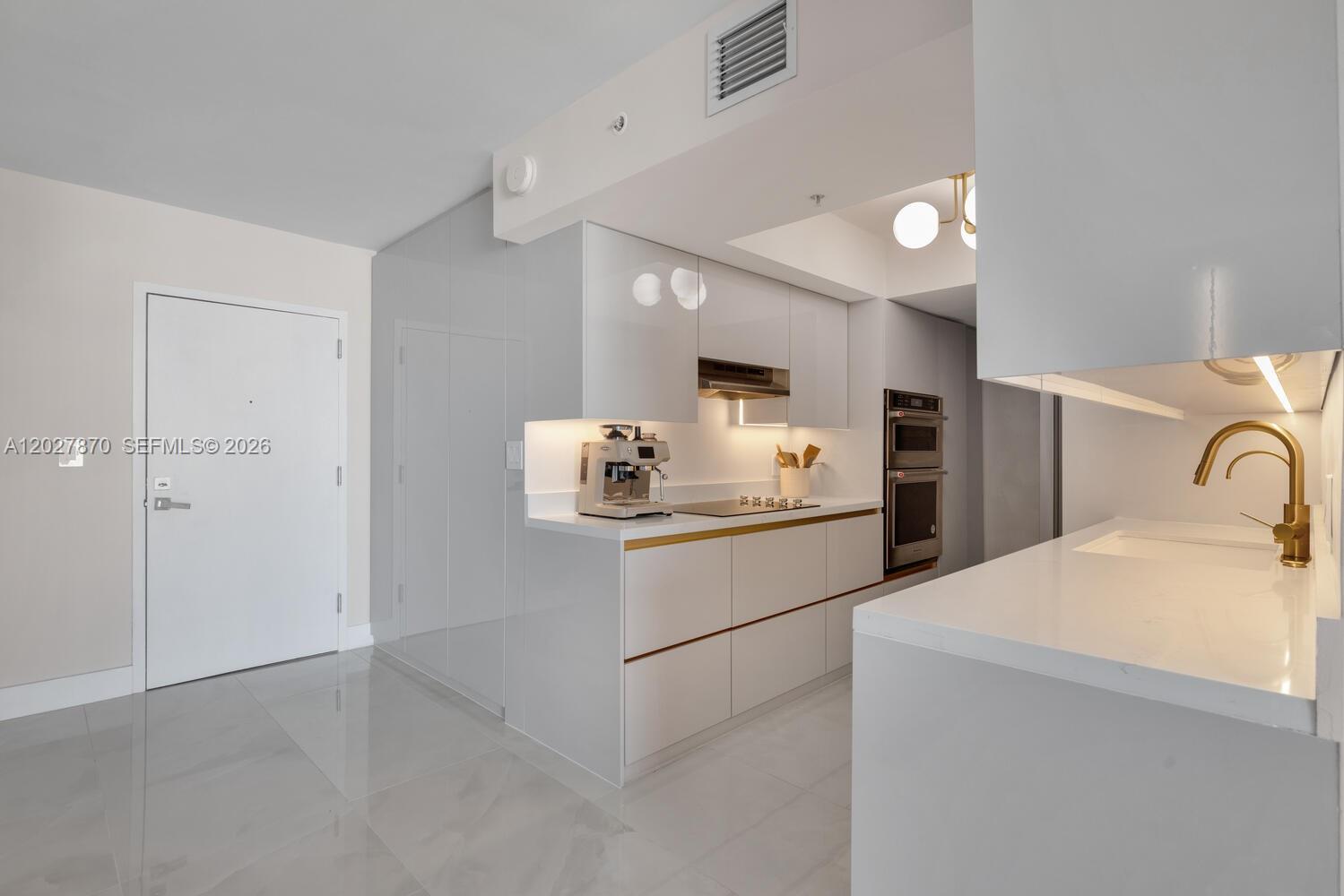 90 Alton Road, Unit 2207 Miami Beach, FL 33139 - Photo 12 of 24