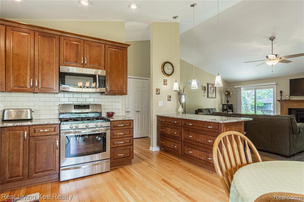 2160 Warrington Road Rochester Hills, MI 48307 - Photo 22 of 55