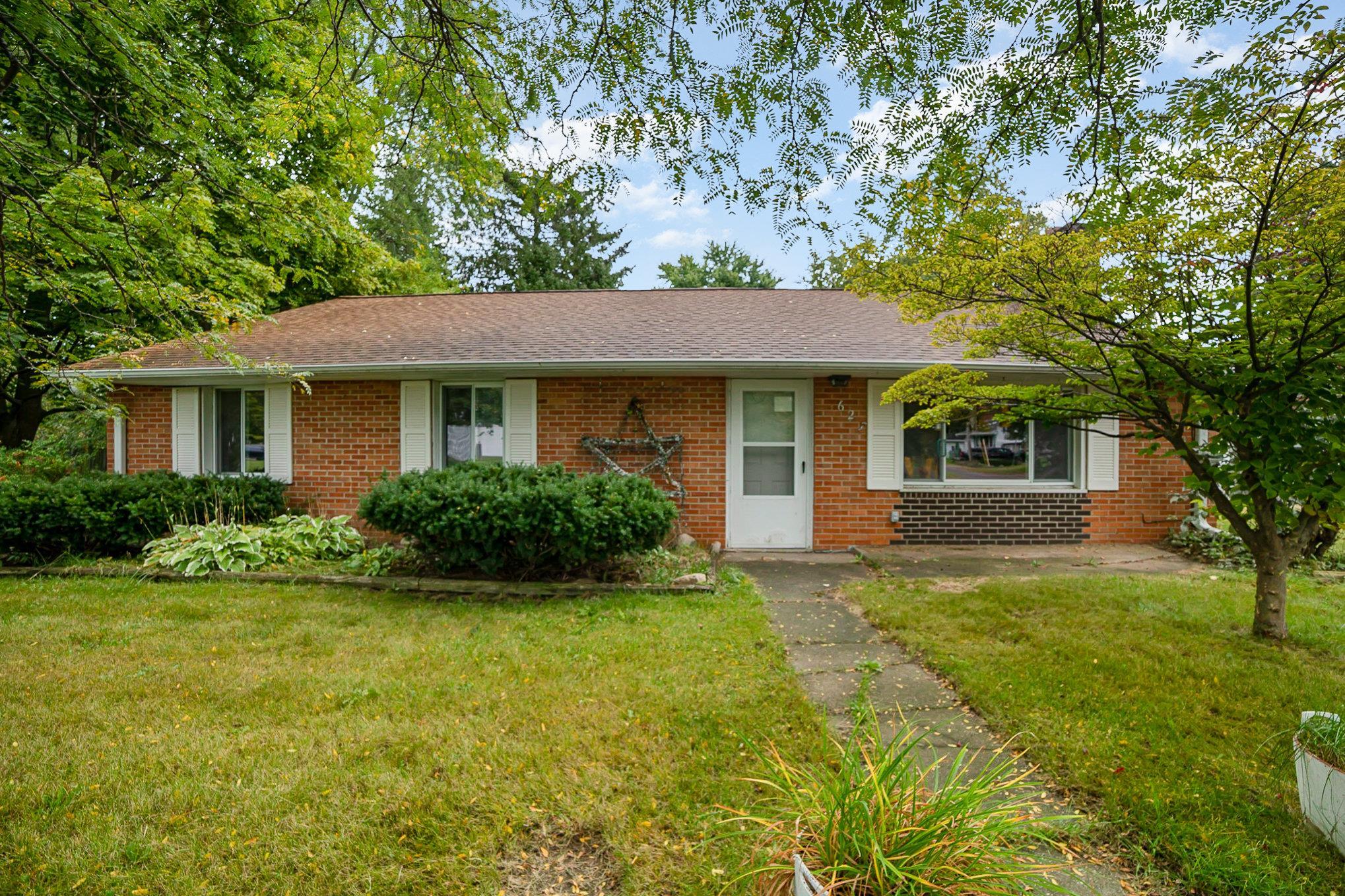 627 Rhodes Street Pinconning, MI 48650 - Photo 2 of 21