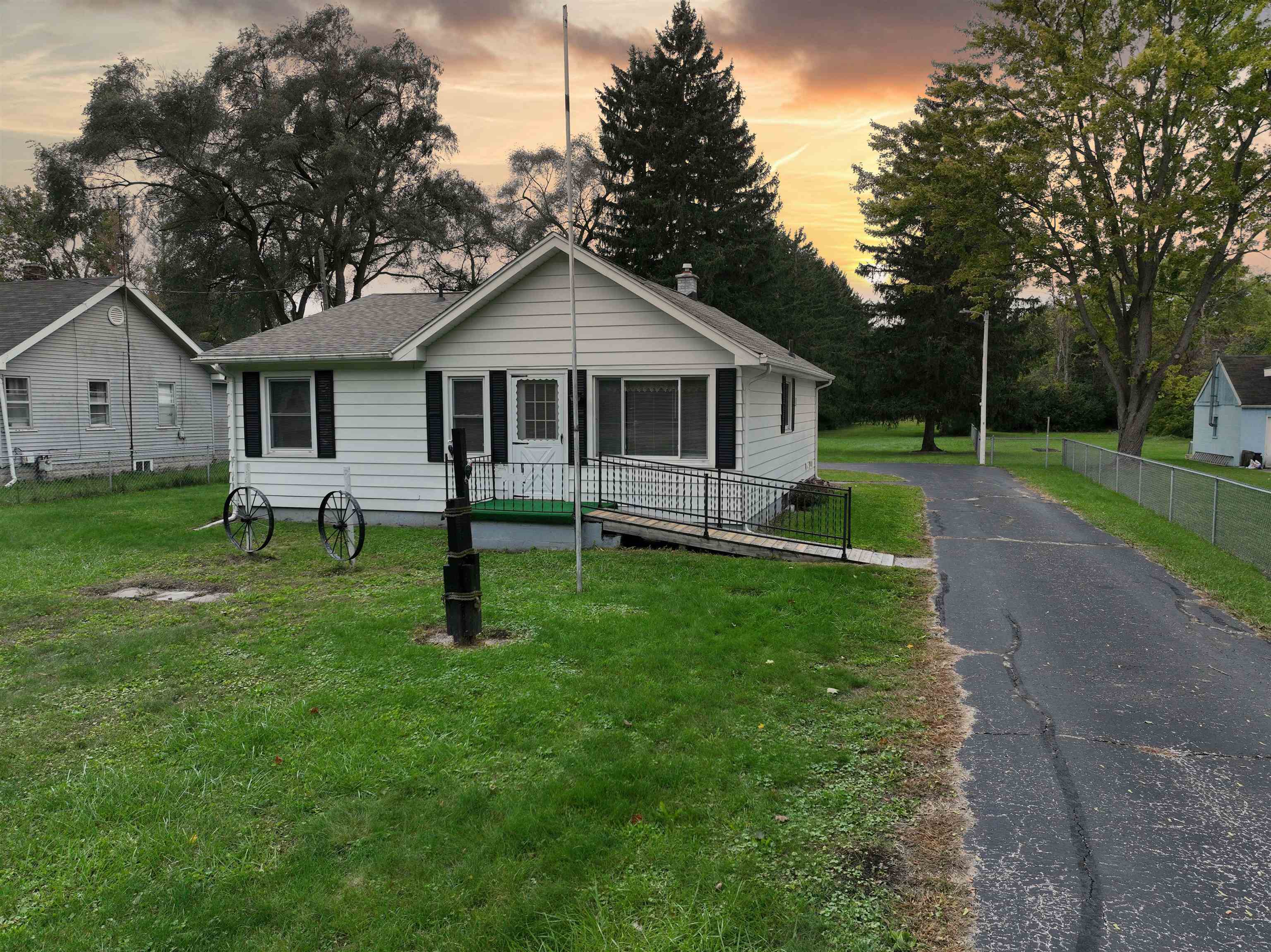 3764 Mack Road Saginaw, MI 48601 - Photo 2 of 35