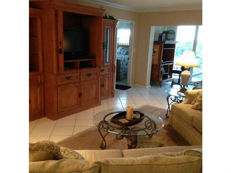 615 North Riverside Drive, Unit PH1 Pompano Beach, FL 33062 - Photo 15 of 34 Living Room
