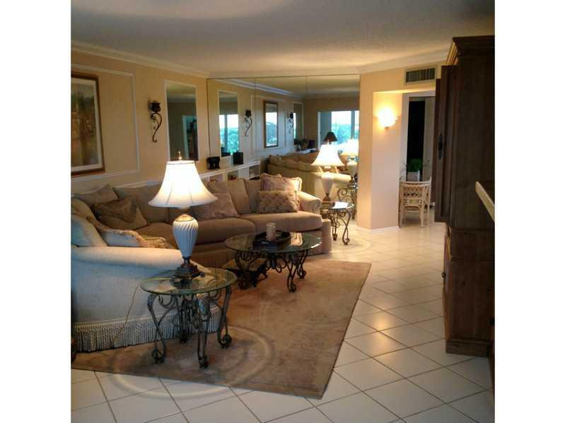 615 North Riverside Drive, Unit PH1 Pompano Beach, FL 33062 - Photo 16 of 34 Living Room