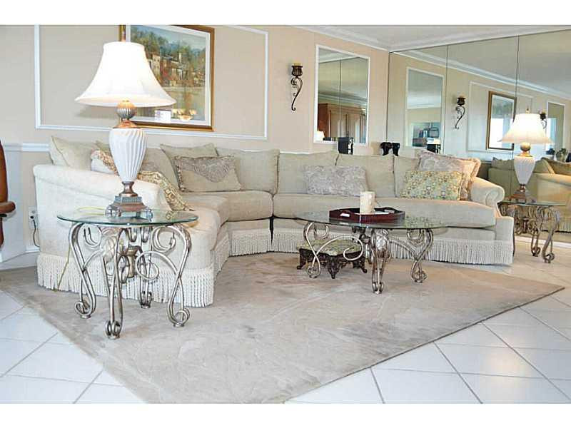 615 North Riverside Drive, Unit PH1 Pompano Beach, FL 33062 - Photo 17 of 34 Living Room