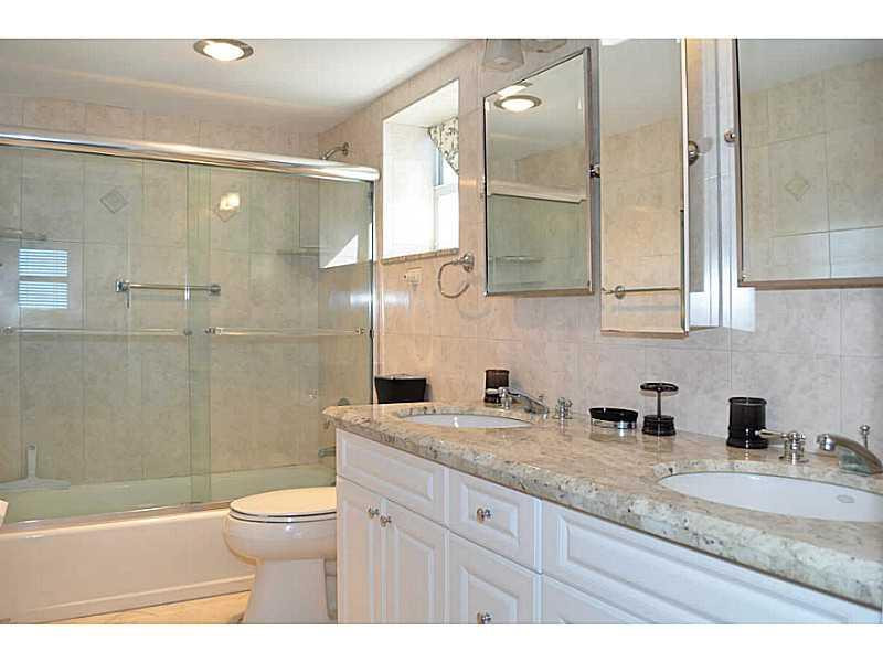 615 North Riverside Drive, Unit PH1 Pompano Beach, FL 33062 - Photo 21 of 34 Bathroom Master