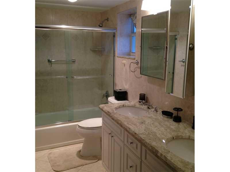 615 North Riverside Drive, Unit PH1 Pompano Beach, FL 33062 - Photo 22 of 34 Bathroom Master