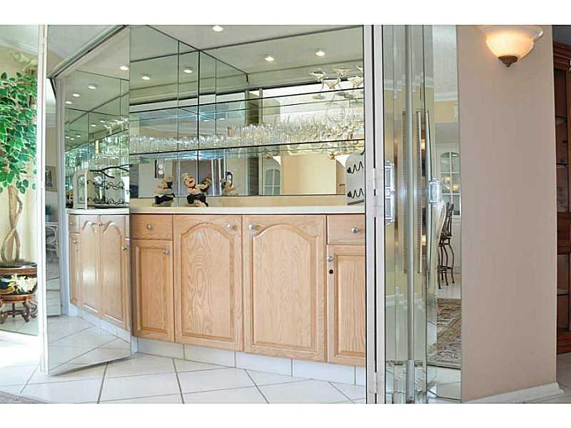 615 North Riverside Drive, Unit PH1 Pompano Beach, FL 33062 - Photo 6 of 34 Dining Room