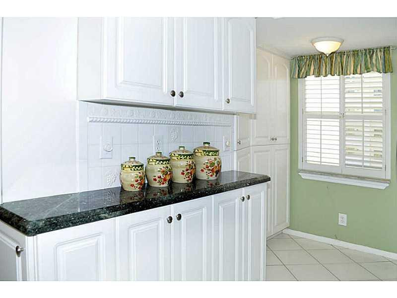 615 North Riverside Drive, Unit PH1 Pompano Beach, FL 33062 - Photo 9 of 34 Kitchen