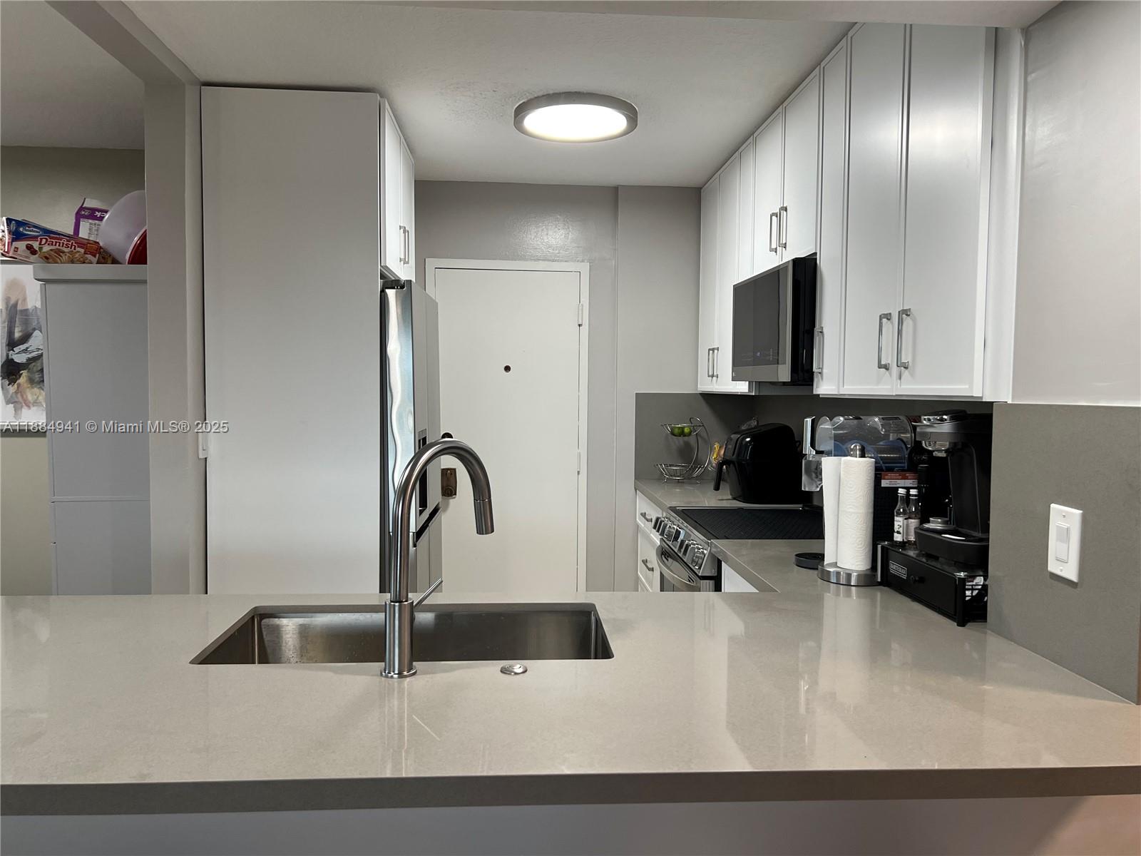 1625 Southeast 10th Avenue, Unit 402 Fort Lauderdale, FL 33316 - Photo 5 of 36