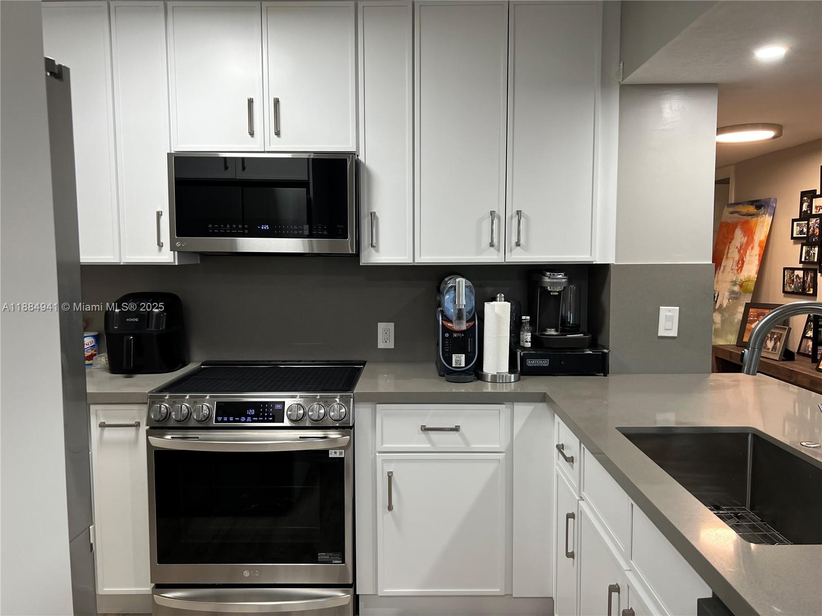 1625 Southeast 10th Avenue, Unit 402 Fort Lauderdale, FL 33316 - Photo 6 of 36