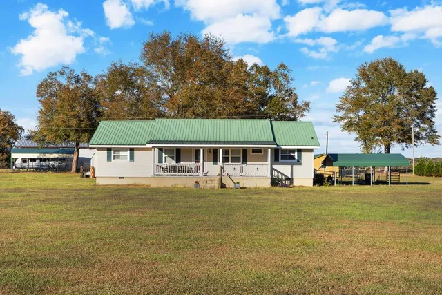 a view of a house with a big yard