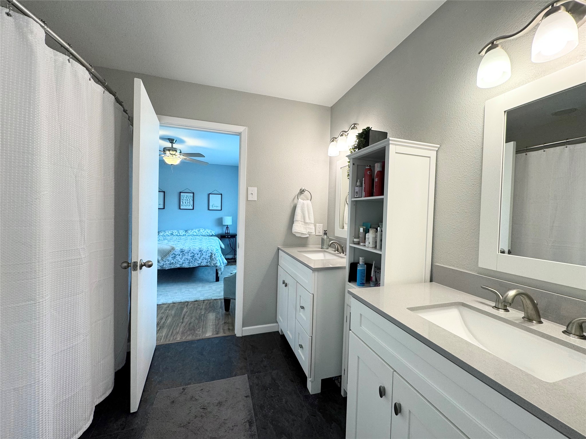 208 Skyloop Drive Austin, TX 78745 - Photo 19 of 33 Upstairs Bathroom with two separate vanities