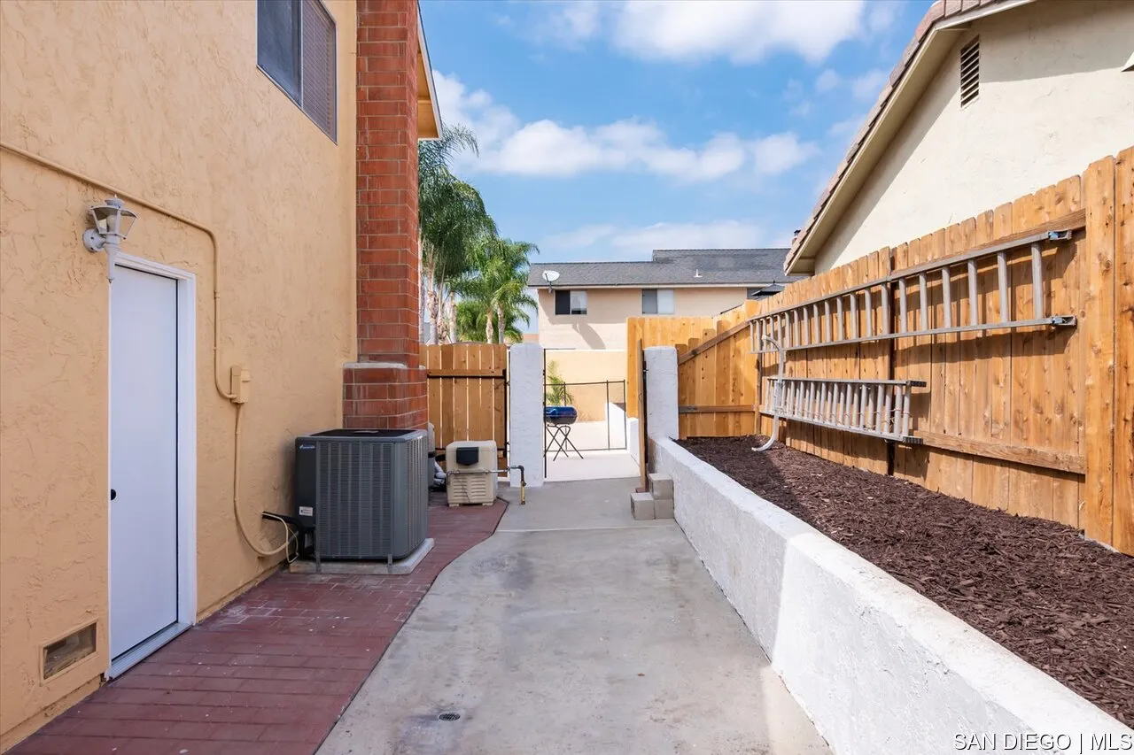 9258 Pennywood Road Santee, CA 92071 - Photo 5 of 47 Gallery Image 5