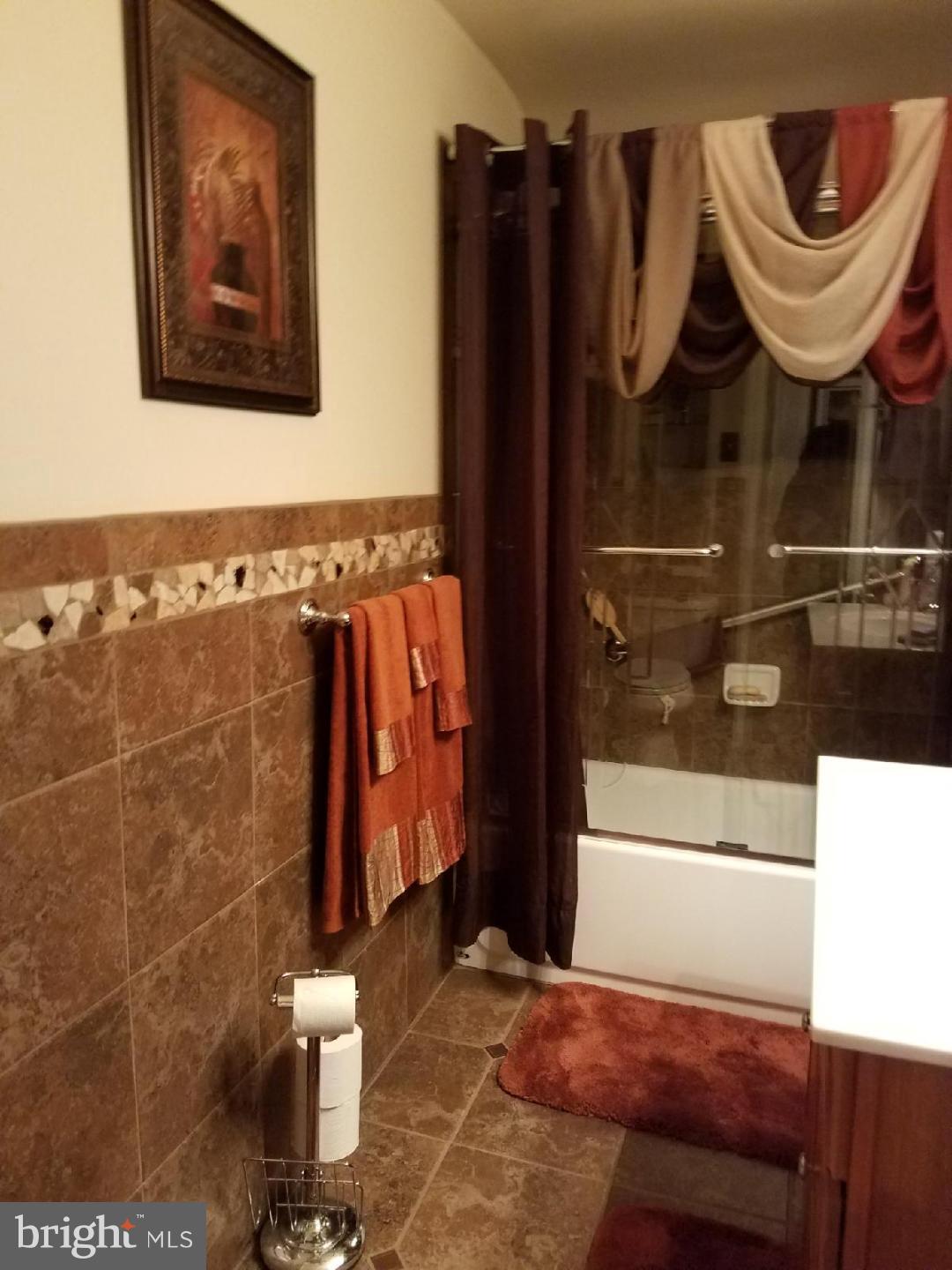 6135 Dunroming Road Baltimore, MD 21239 - Photo 3 of 4 Bath