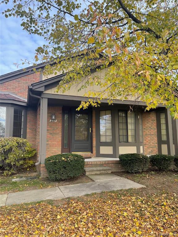 227 Meadow Ln Circle Rochester Hills, MI 48307 - Photo 1 of 12