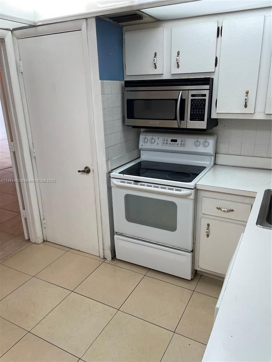Inverrary Lauderhill, FL 33319 - Photo 17 of 23 a stove top oven sitting inside of a kitchen