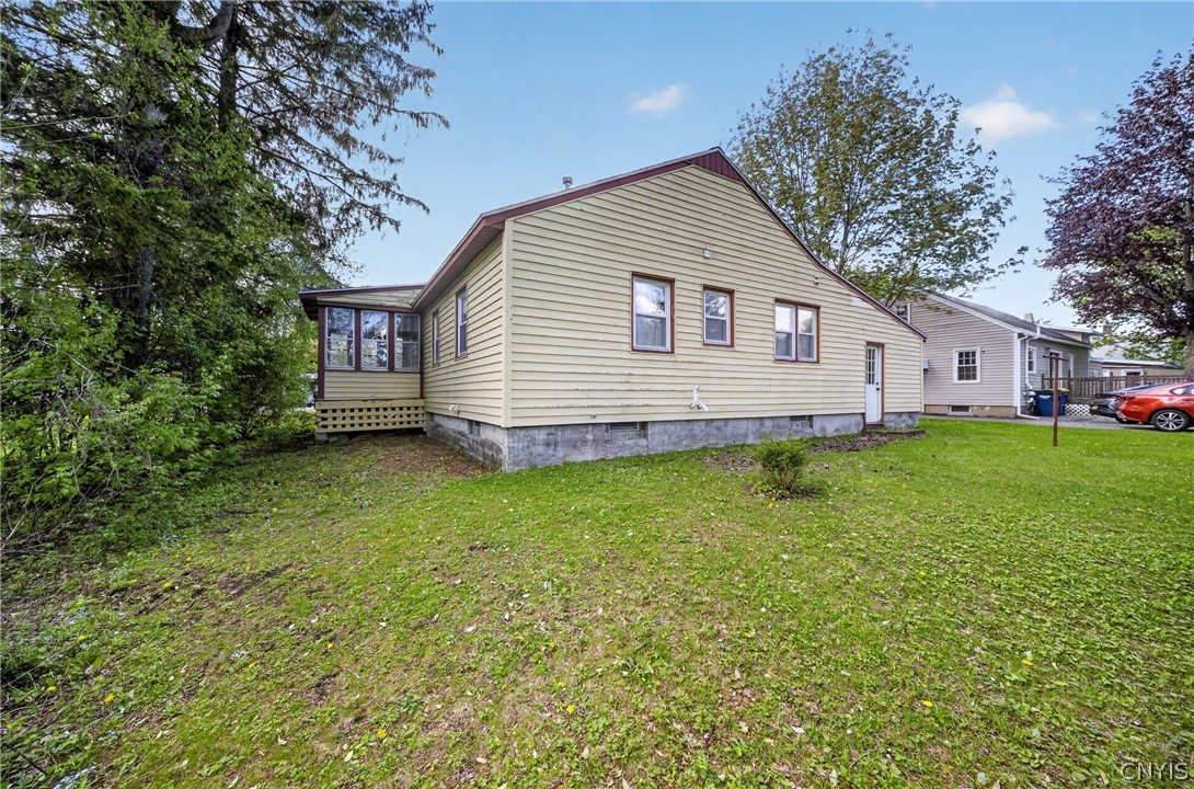 313 South Terry Road Syracuse, NY 13219 - Photo 3 of 30