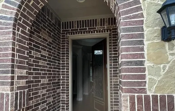 a view of entryway with a bathroom