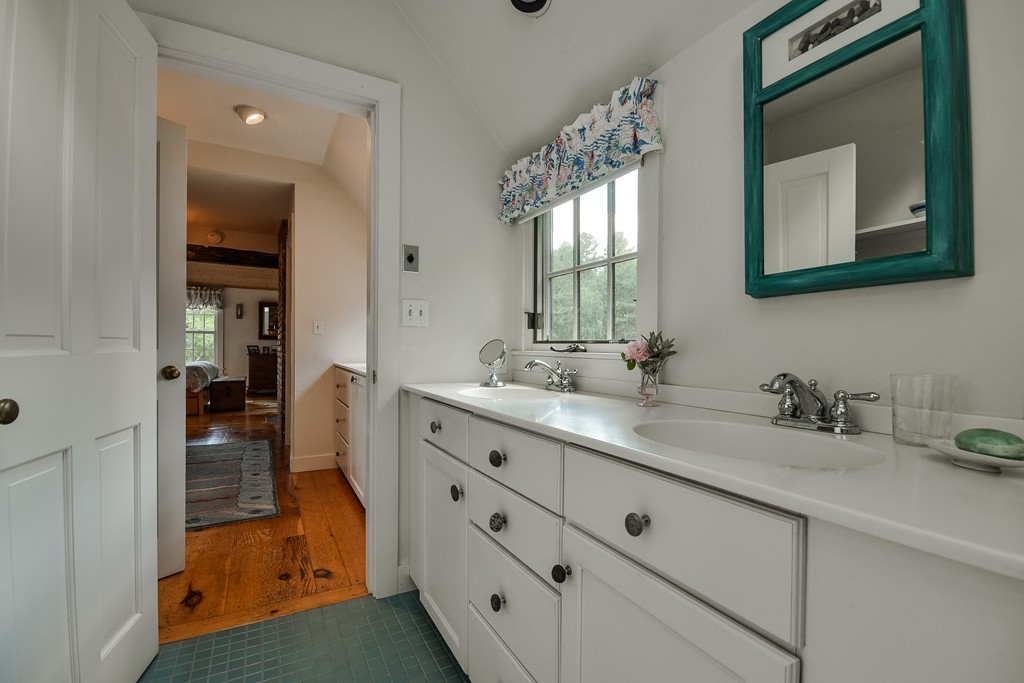 46 Forest Street Sherborn, MA 01770 - Photo 18 of 30